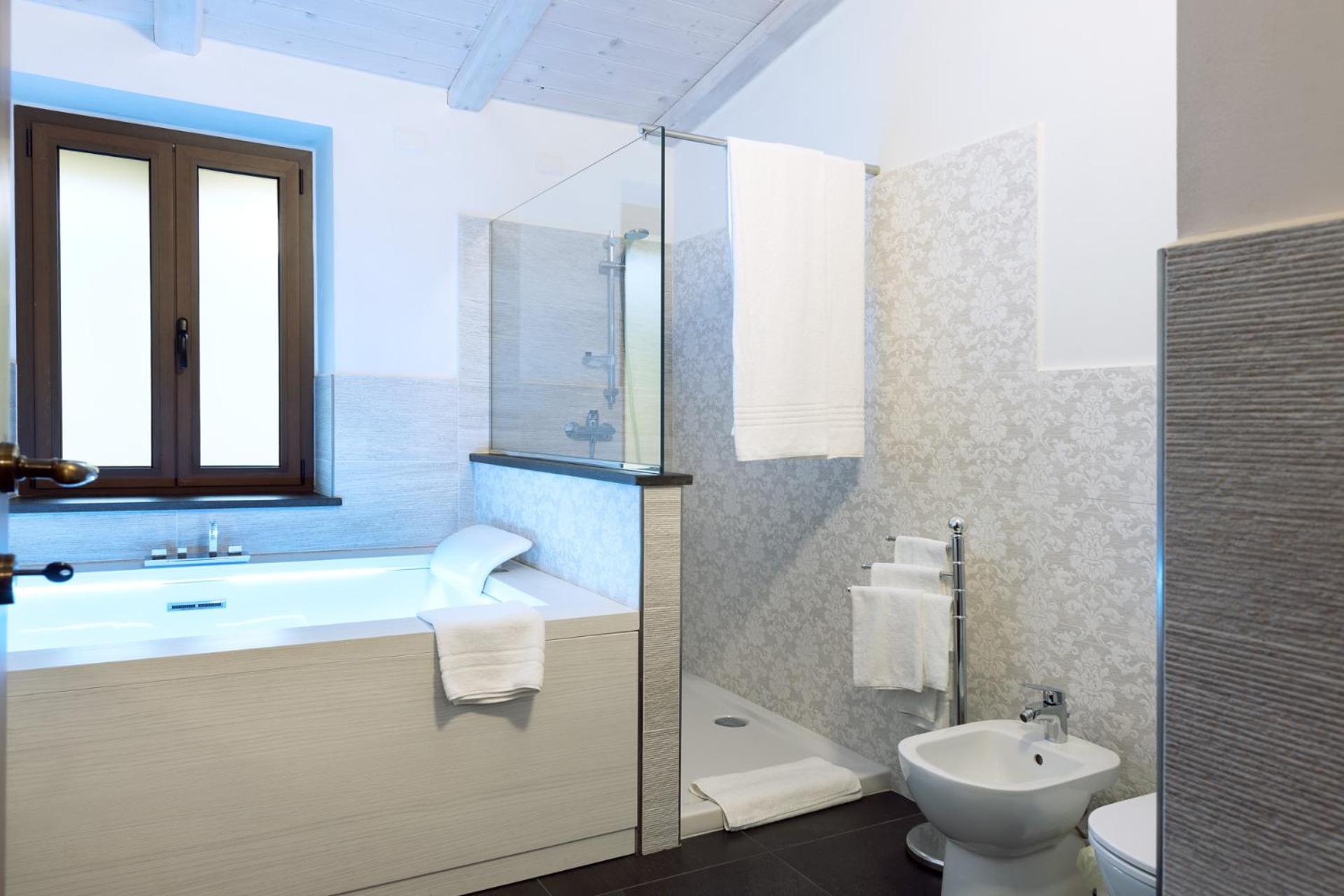 Queen Room with Spa Bath photo 3
