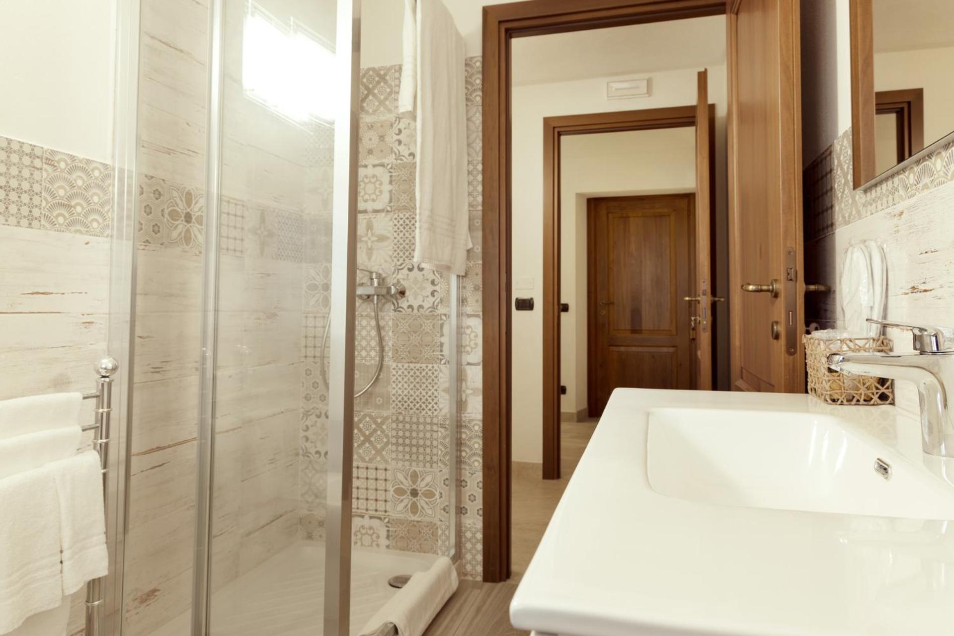 Double Room - Photo 4