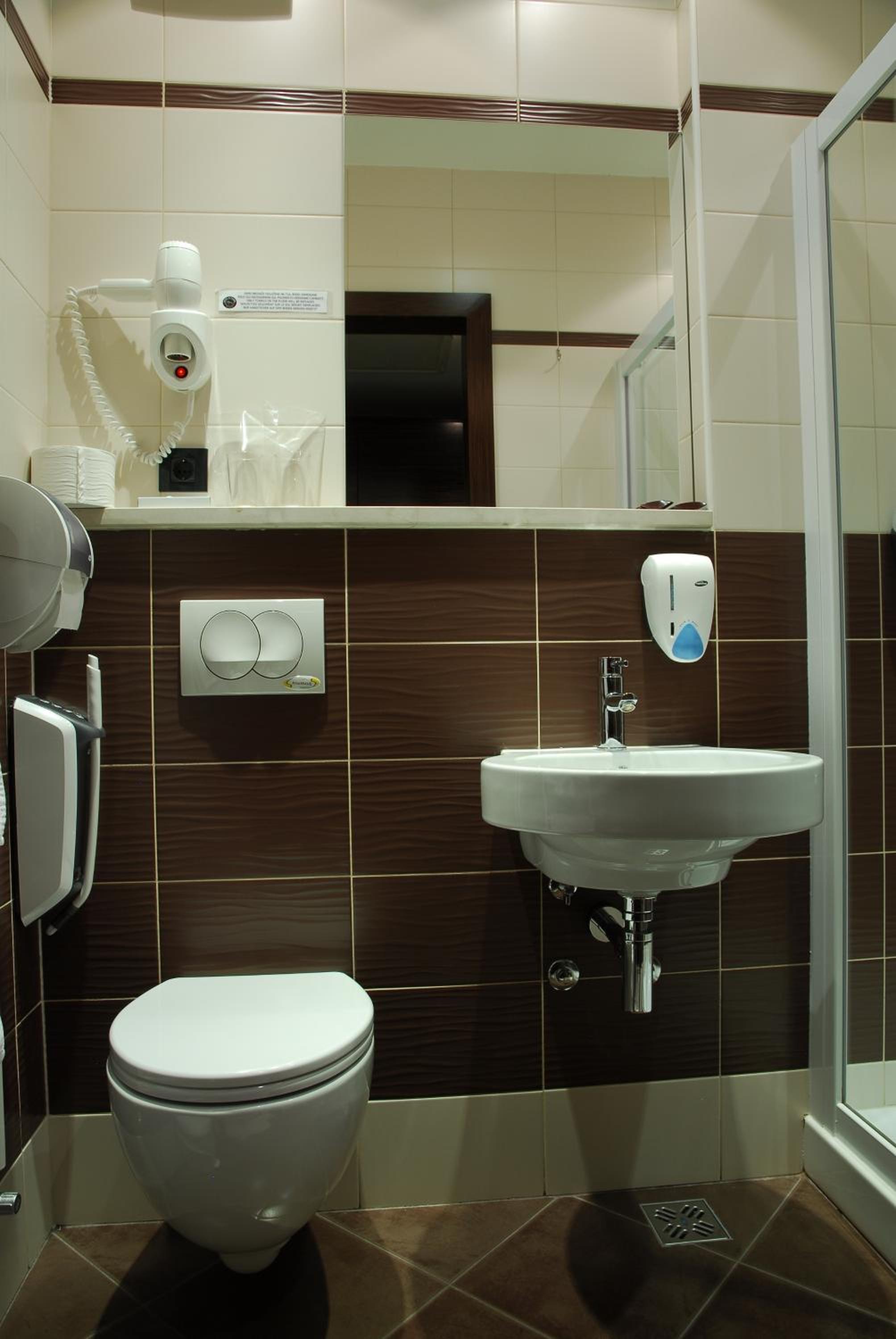 Double Room - Photo 5