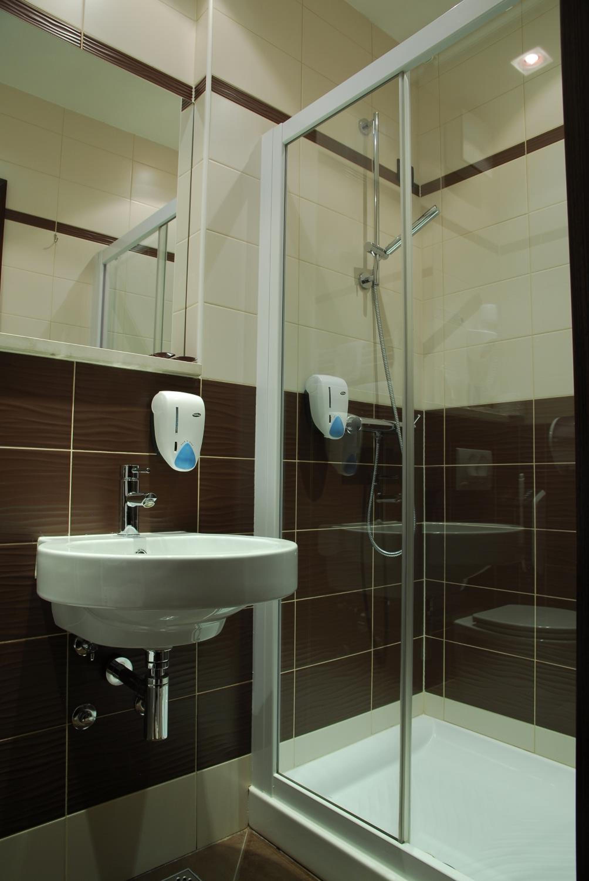 One-Bedroom Suite - Photo 7