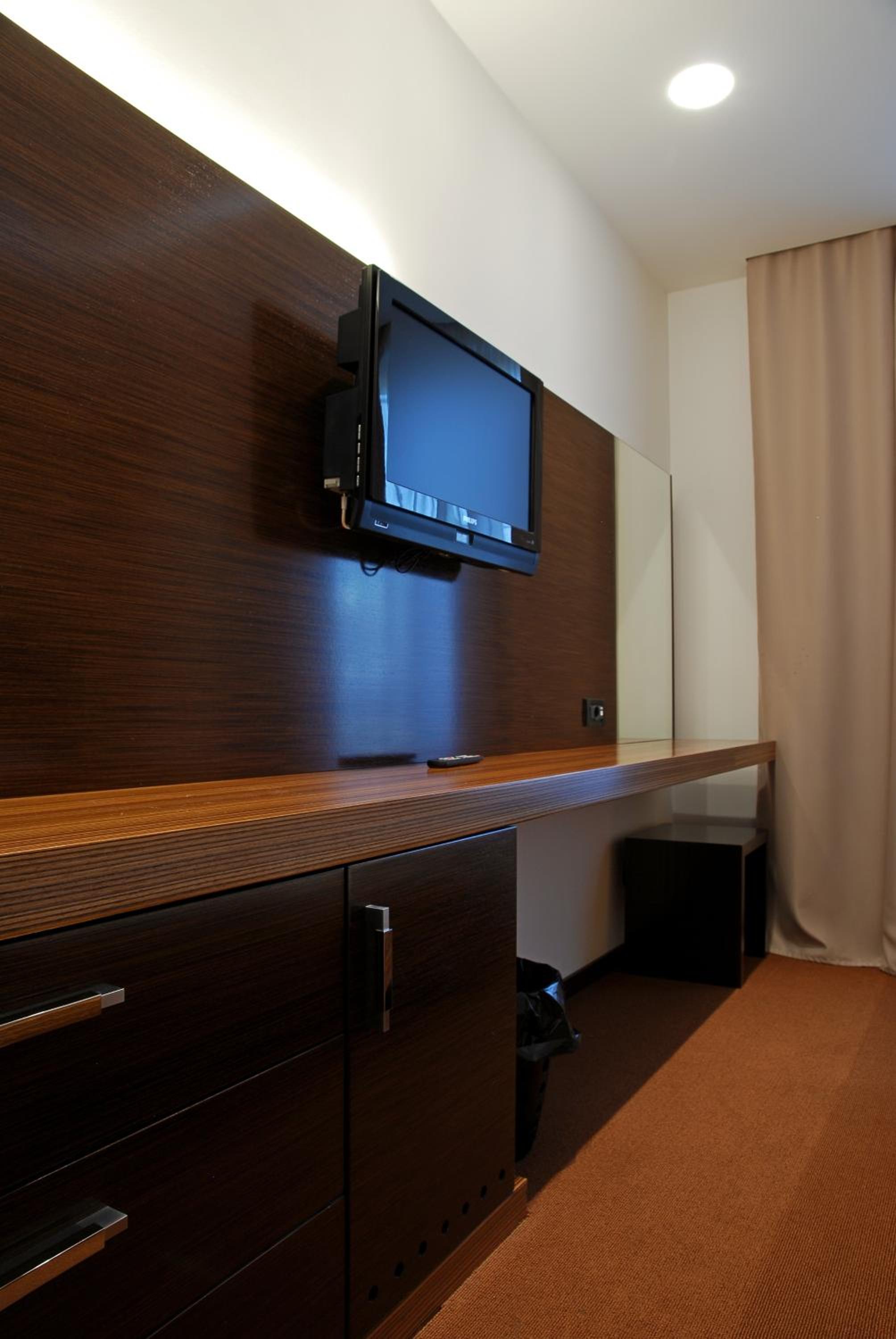 Double Room - Photo 7