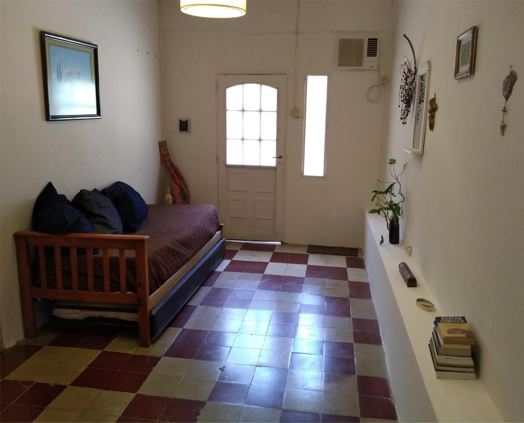 One-Bedroom House photo 1