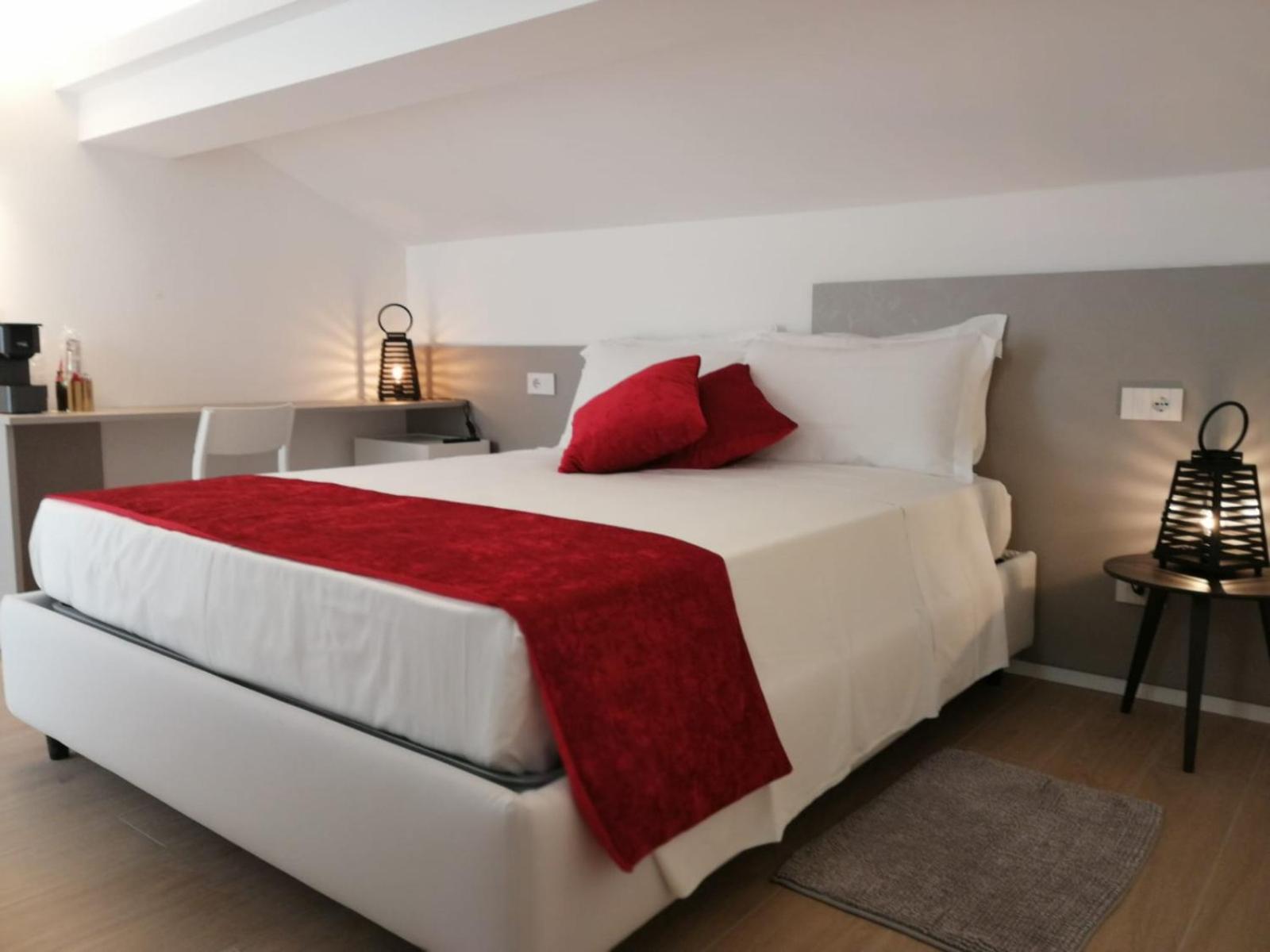 Double Room with Private External Bathroom - Photo 1