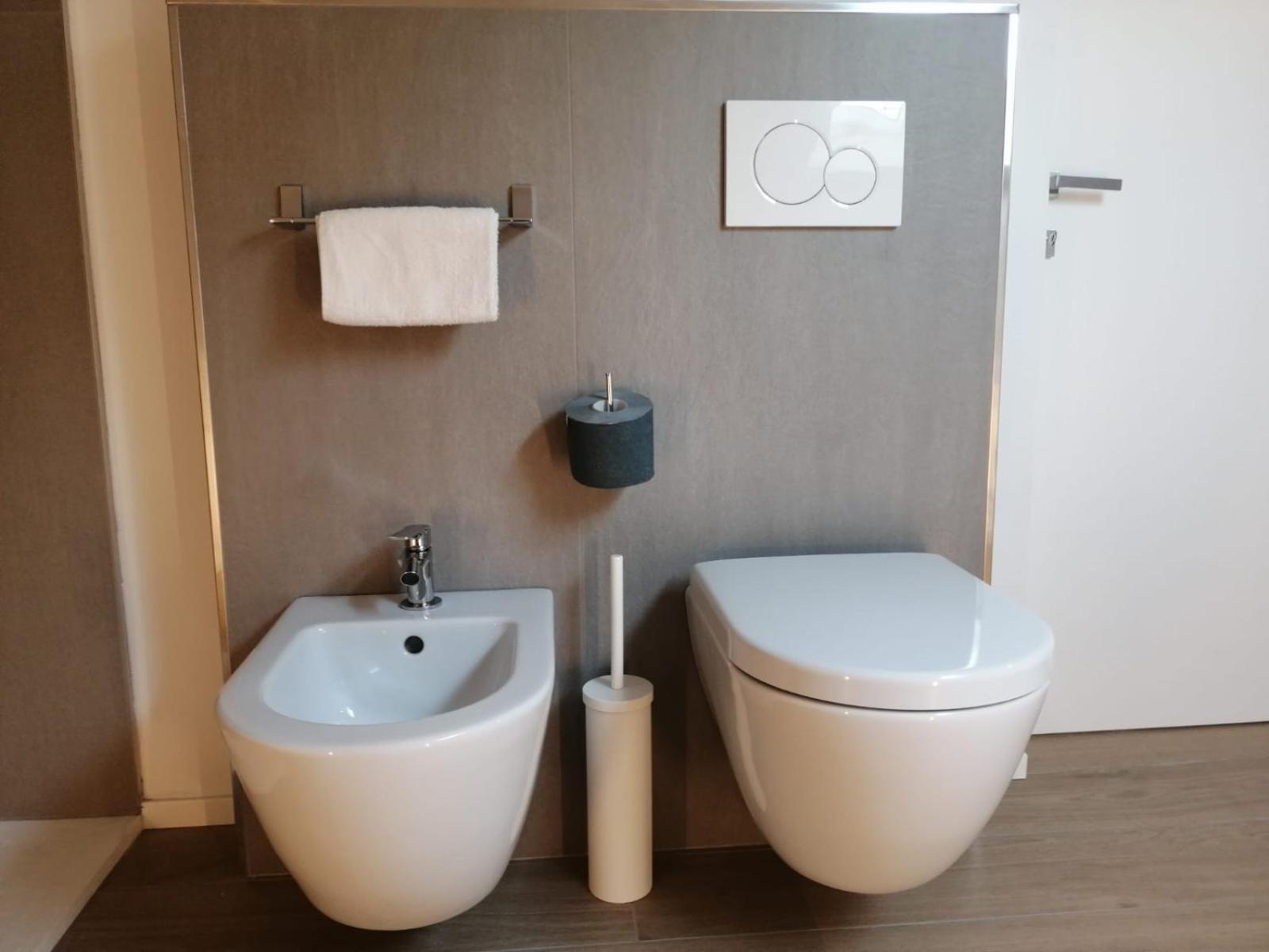 Double Room with Private External Bathroom - Photo 9