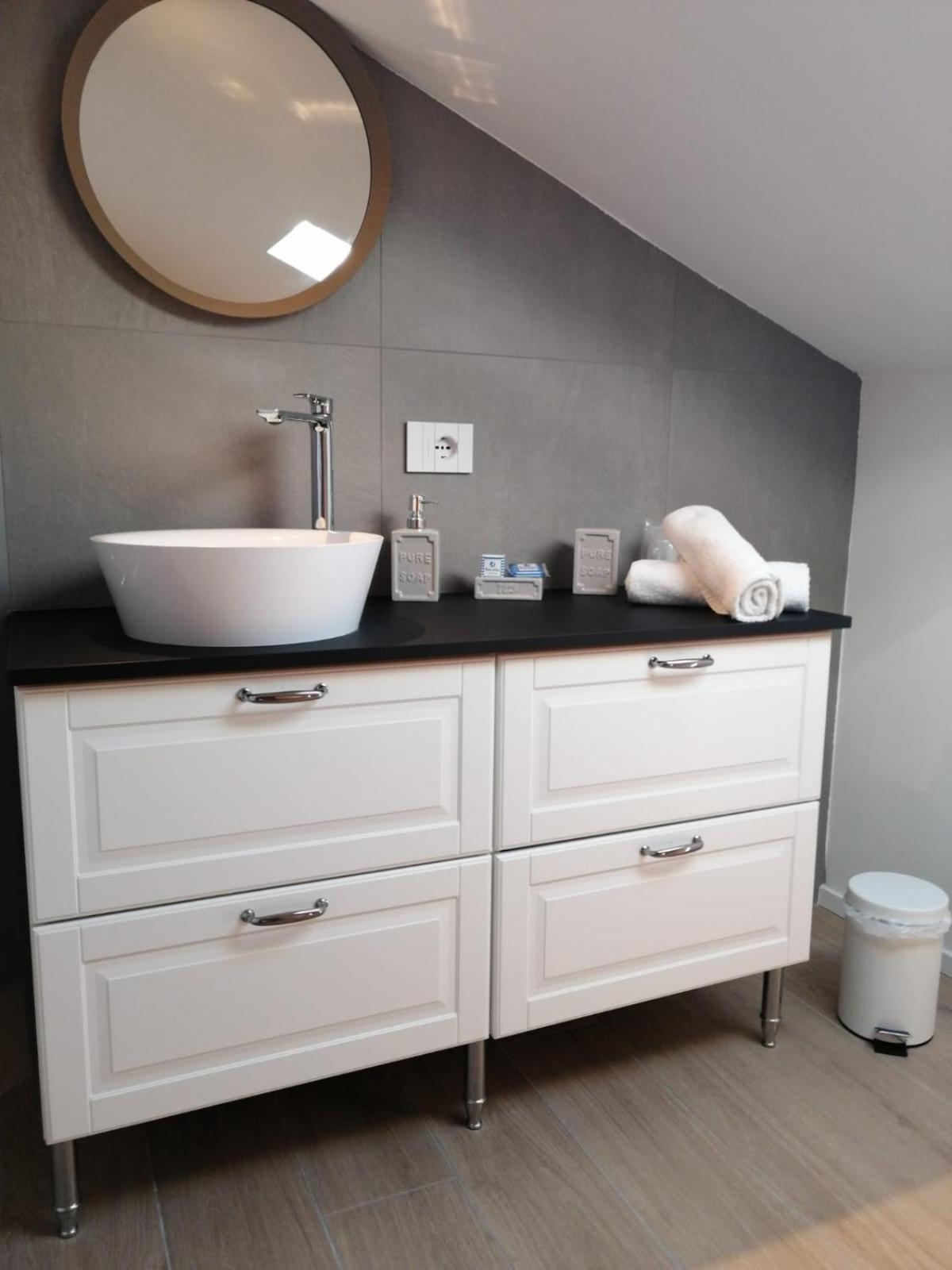 Double Room with Private External Bathroom - Photo 10
