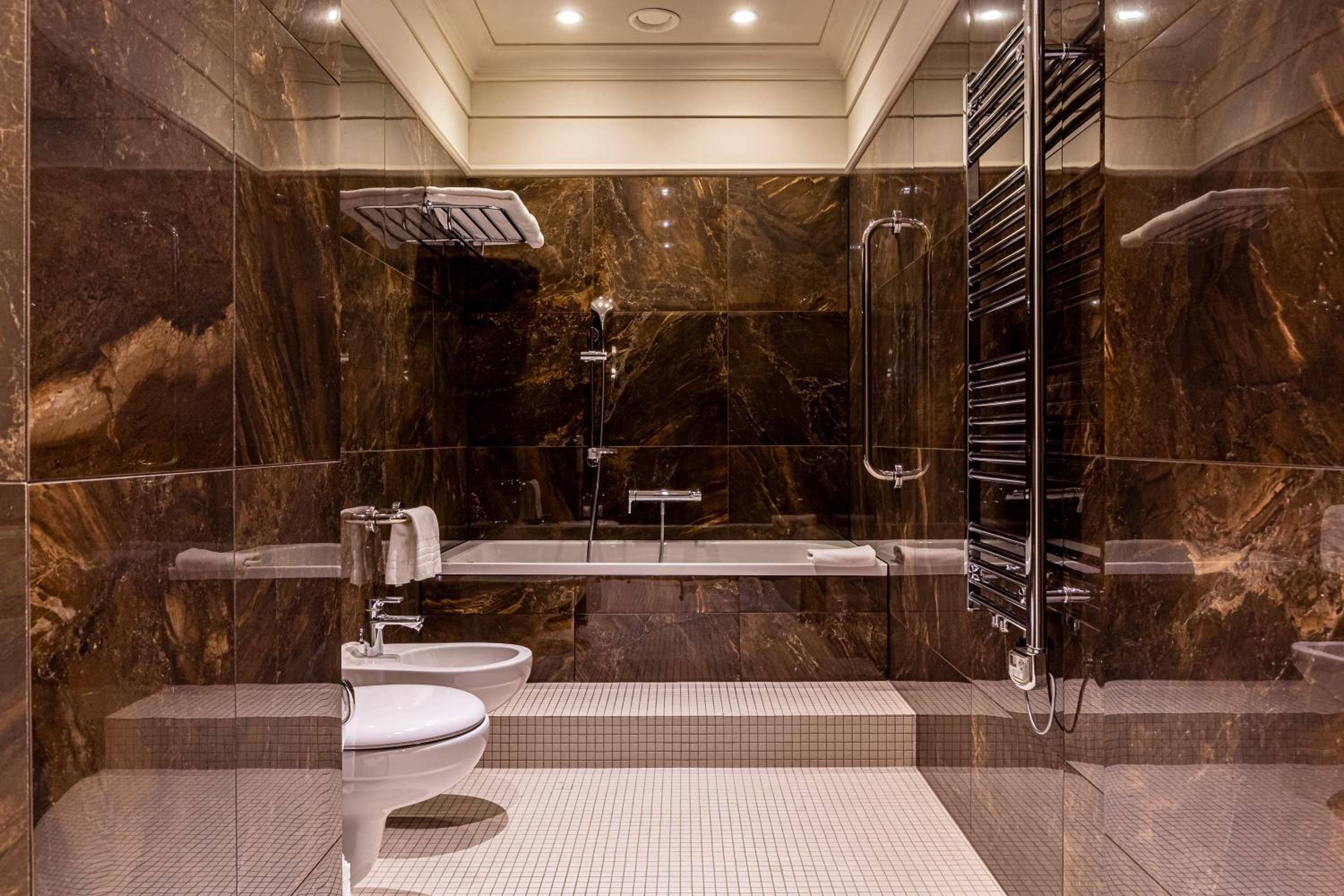  Riverside - Premier Suite front view with Wellness Access - Photo 2