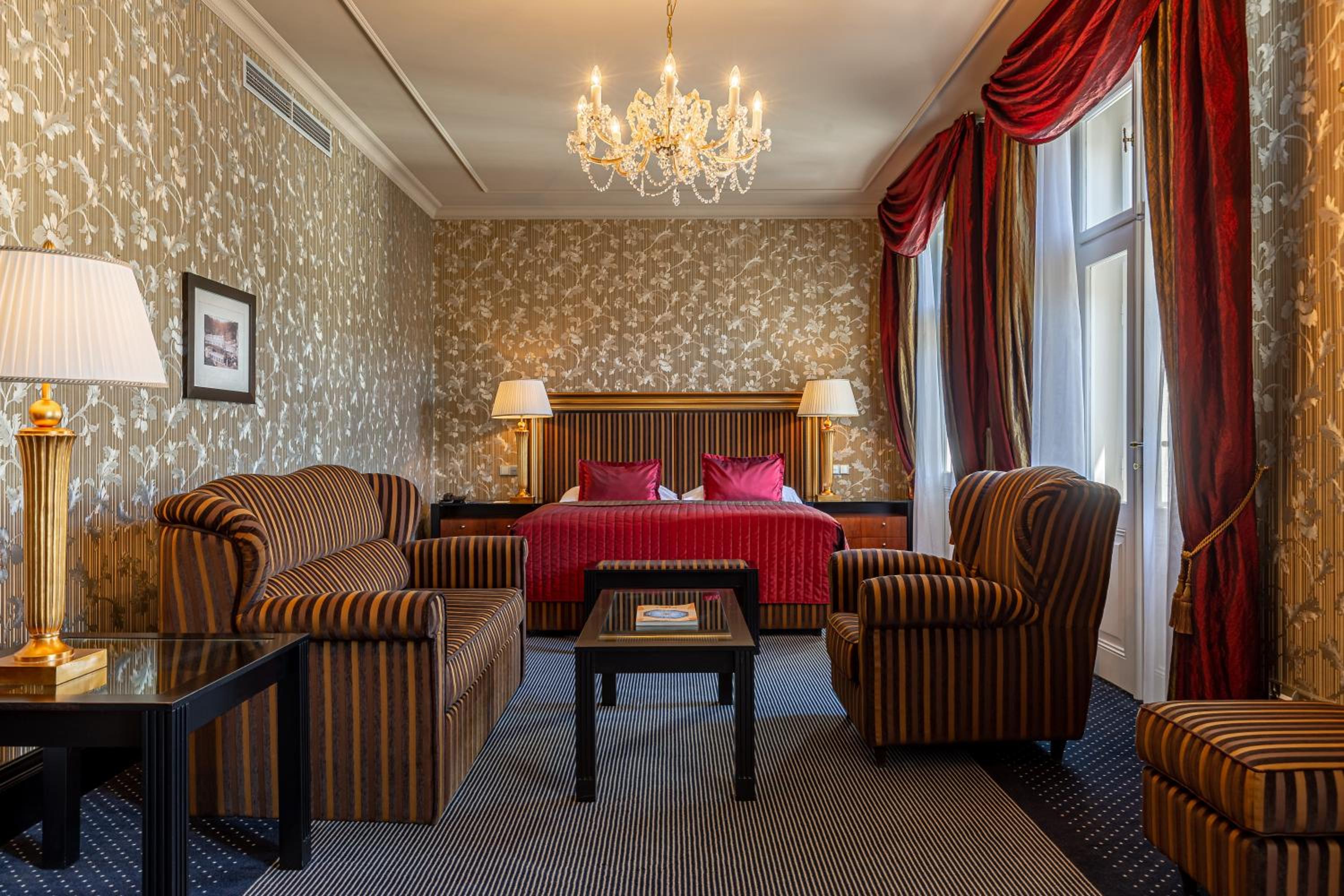 Riverside - Premier Room front view with Wellness Access - Photo 3
