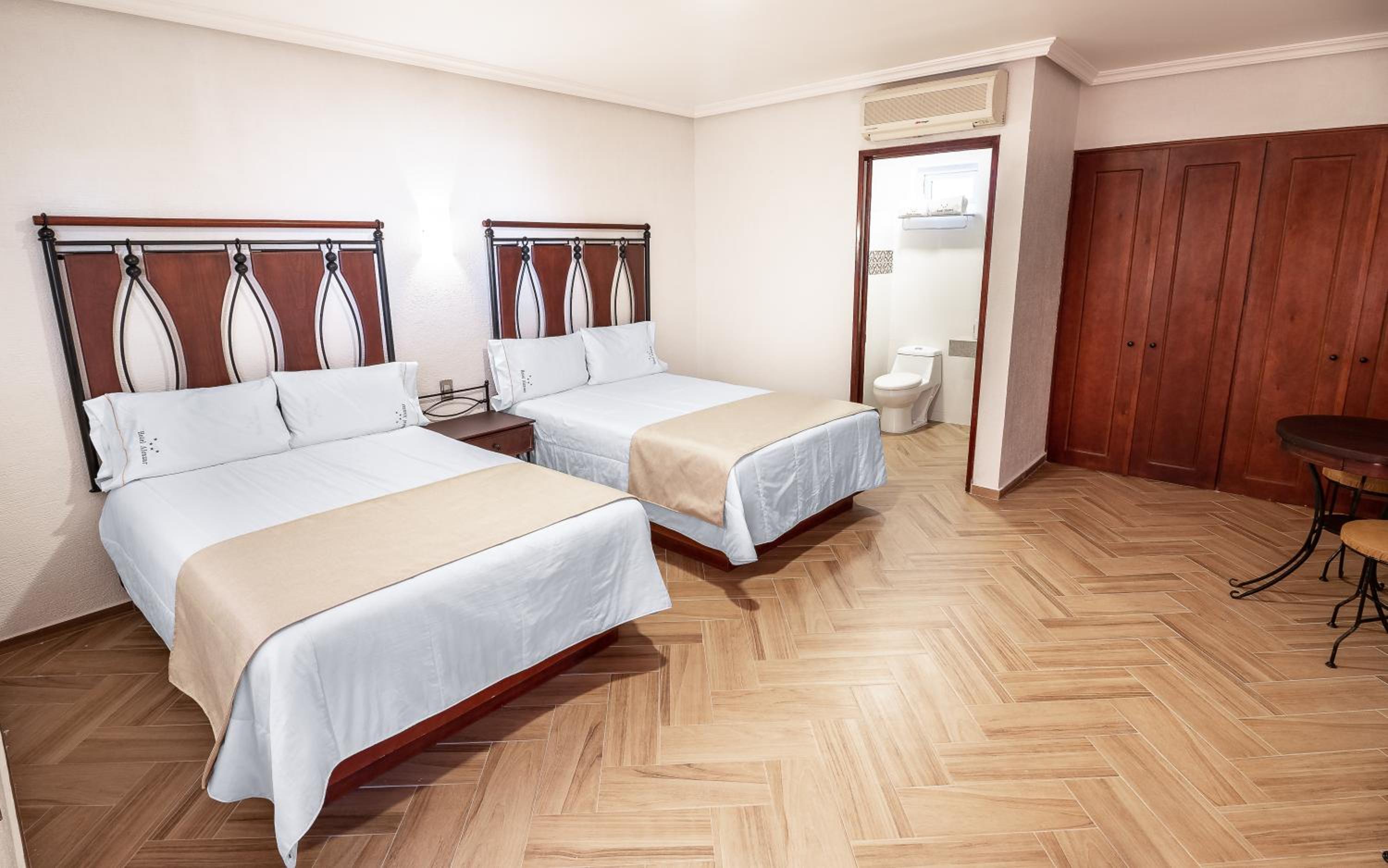 Double Room with Two Double Beds - Photo 47