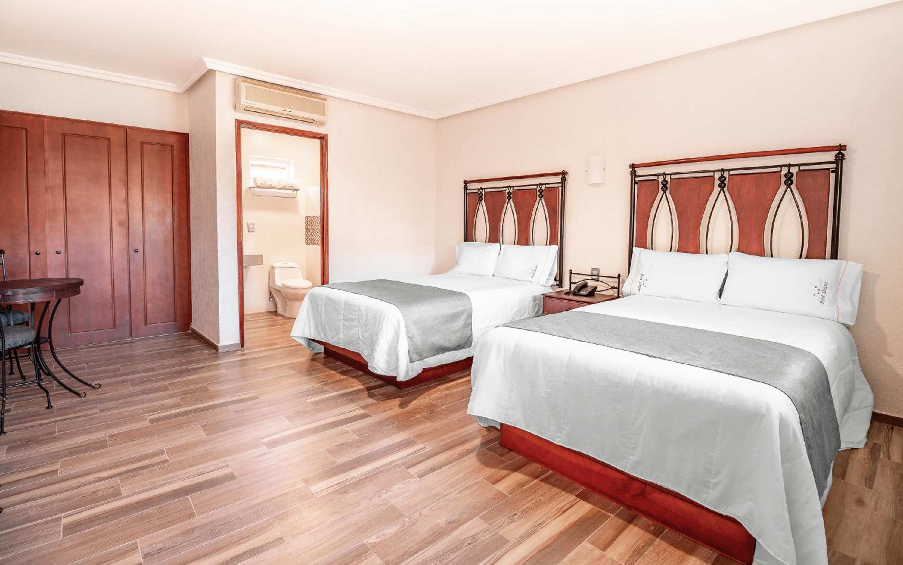 Double Room with Two Double Beds - Photo 46