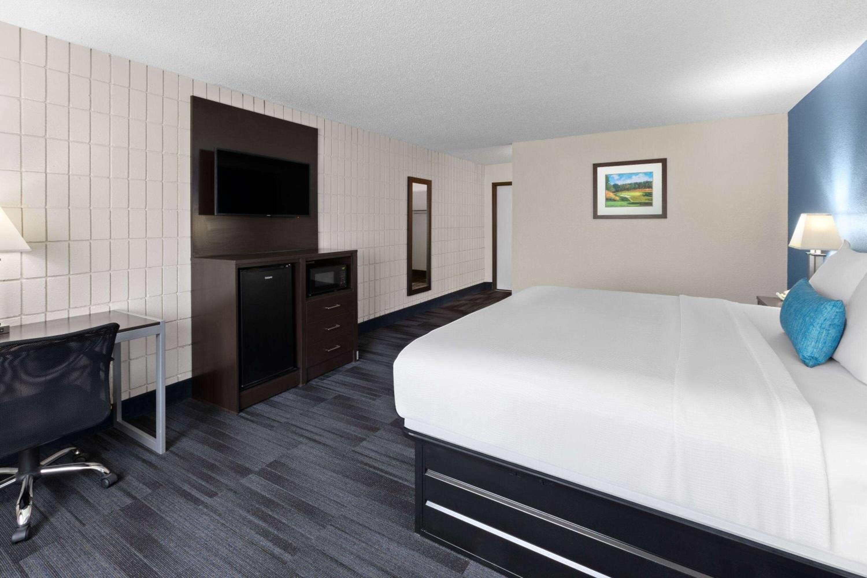 Junior King Suite - Non-Smoking
