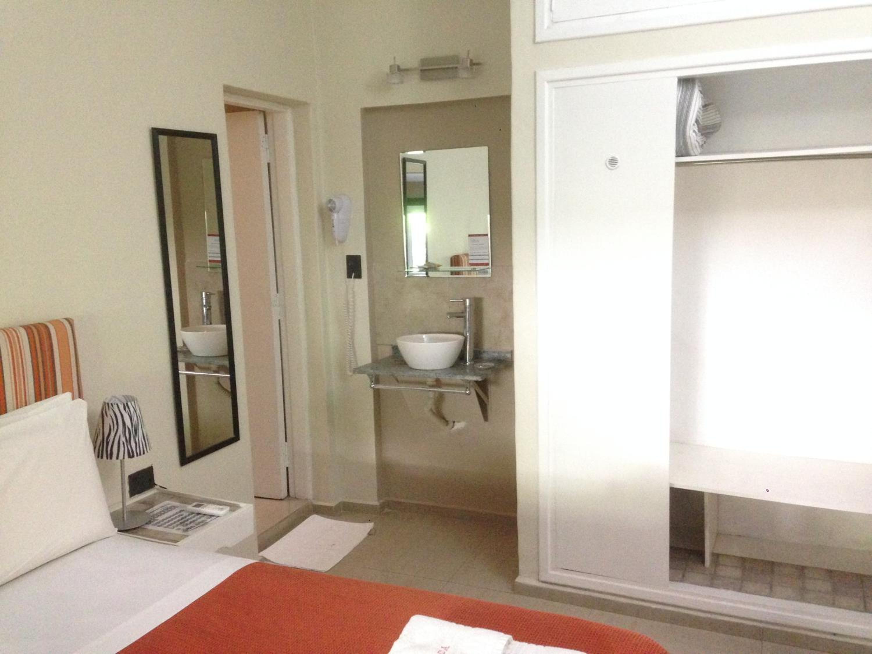 Double Room with Spa Bath photo 2