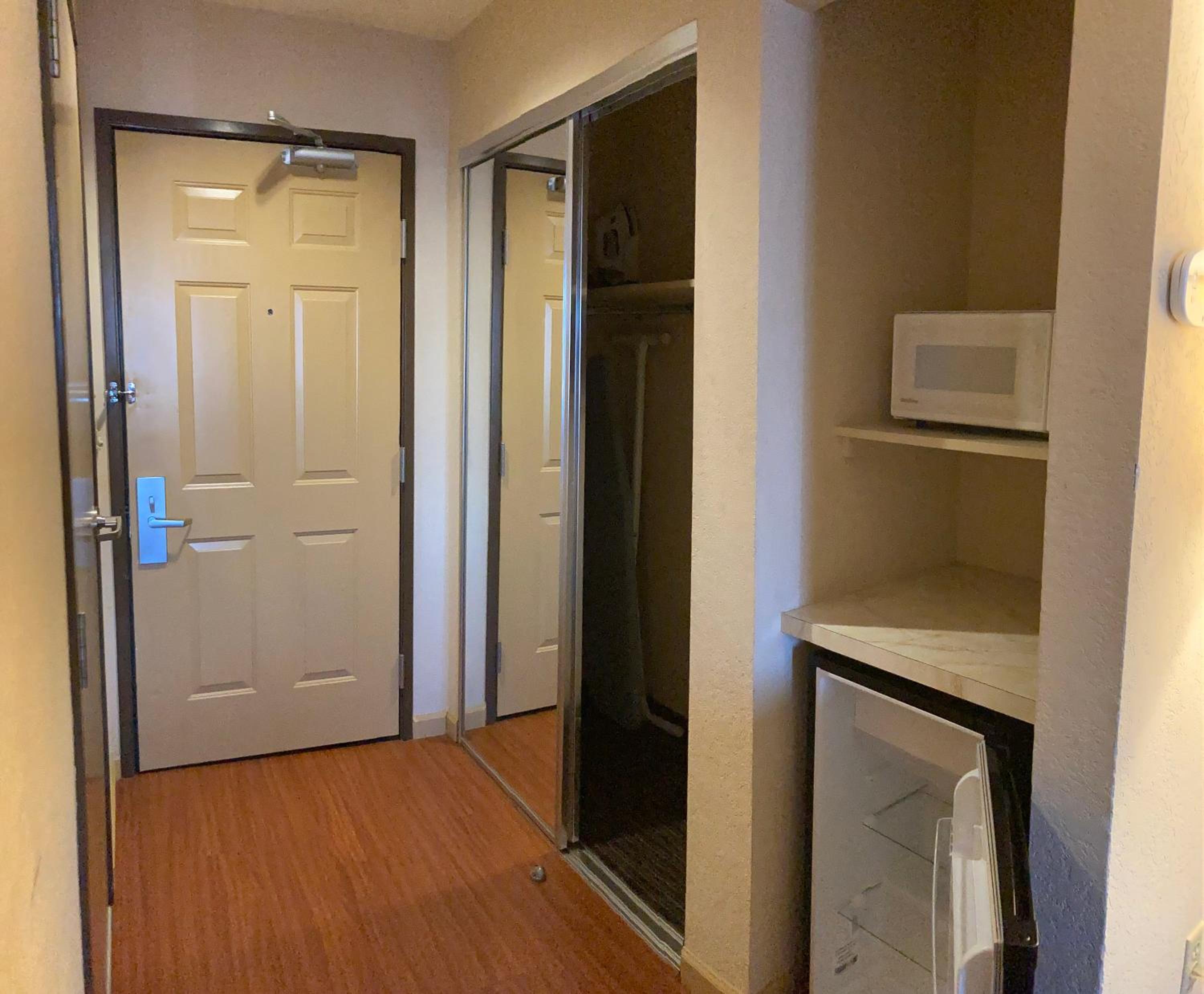 Deluxe Queen Room with Two Queen Beds - Non-Smoking - Photo 1