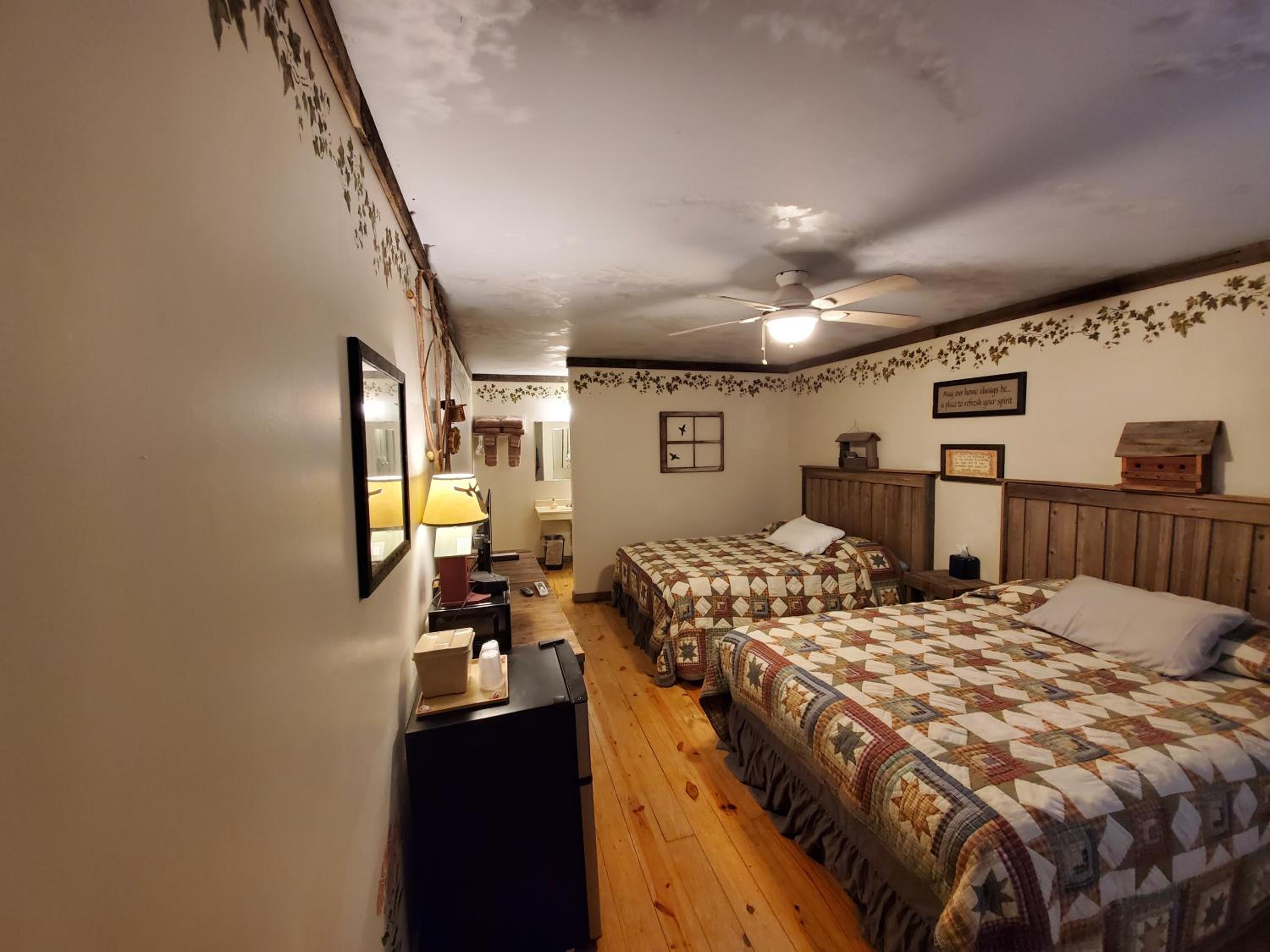 Queen Room photo 1