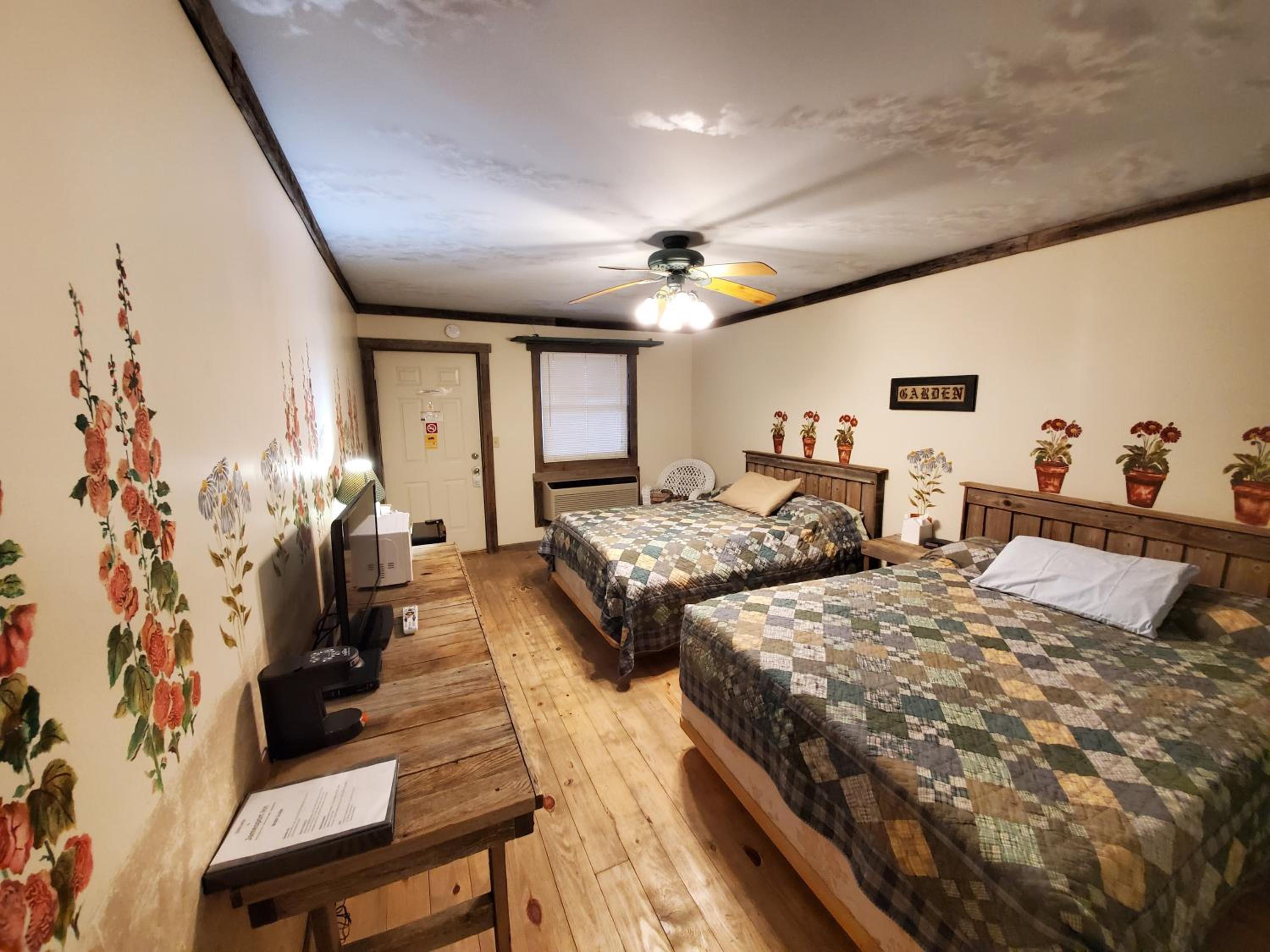 Queen Room photo 2