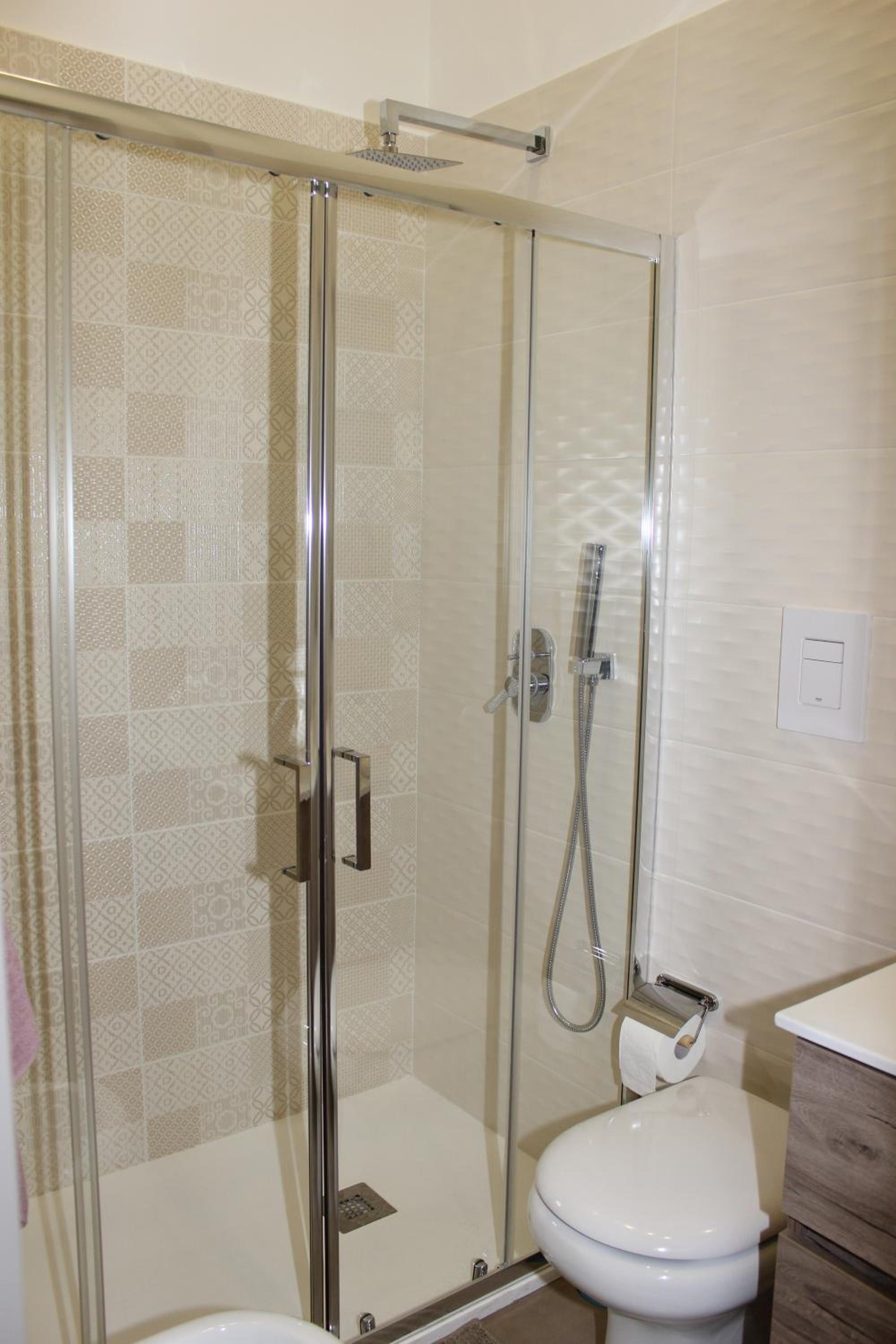 Double Room with Balcony - Photo 36