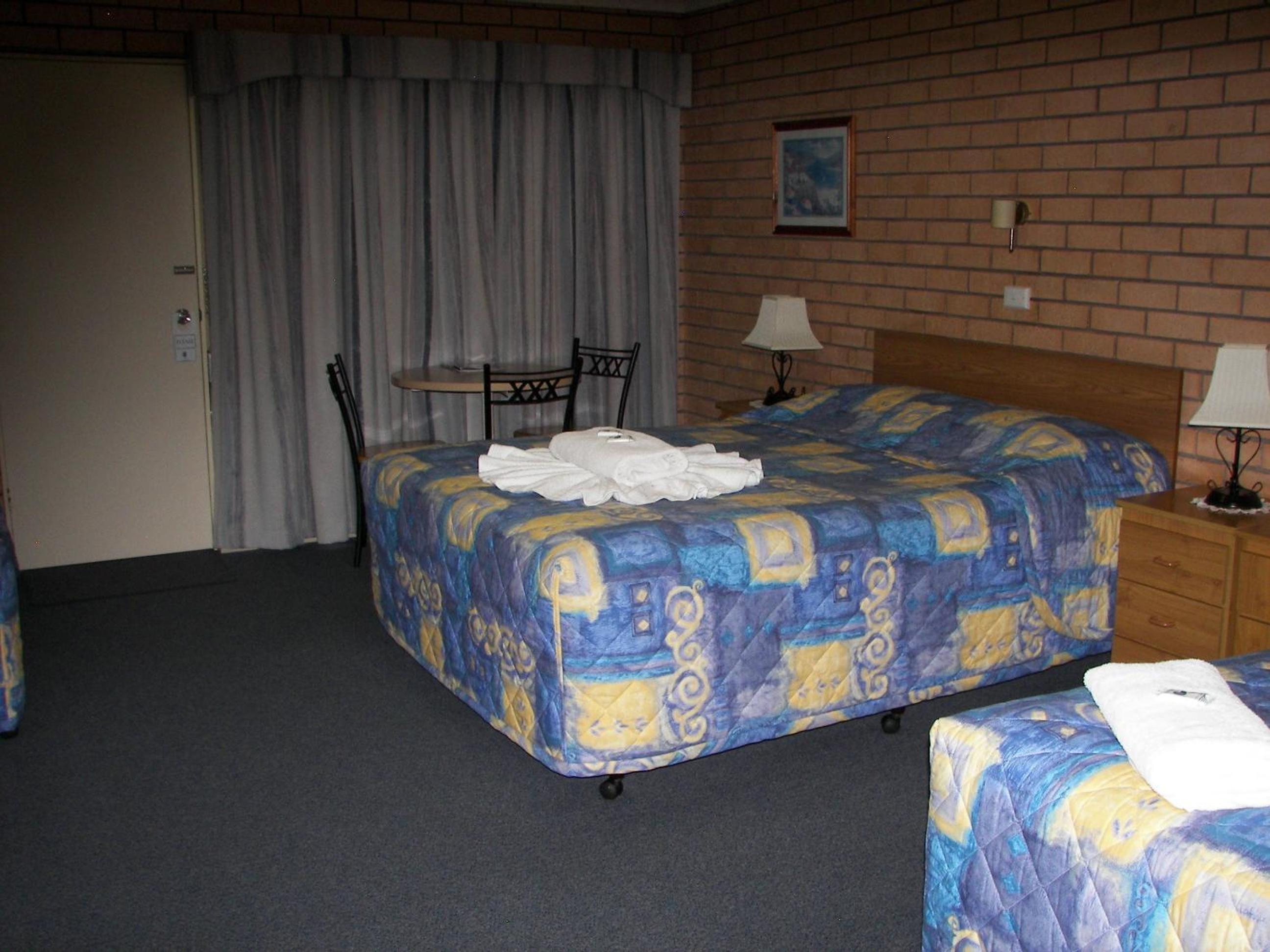 Family Room with Private Bathroom photo 2