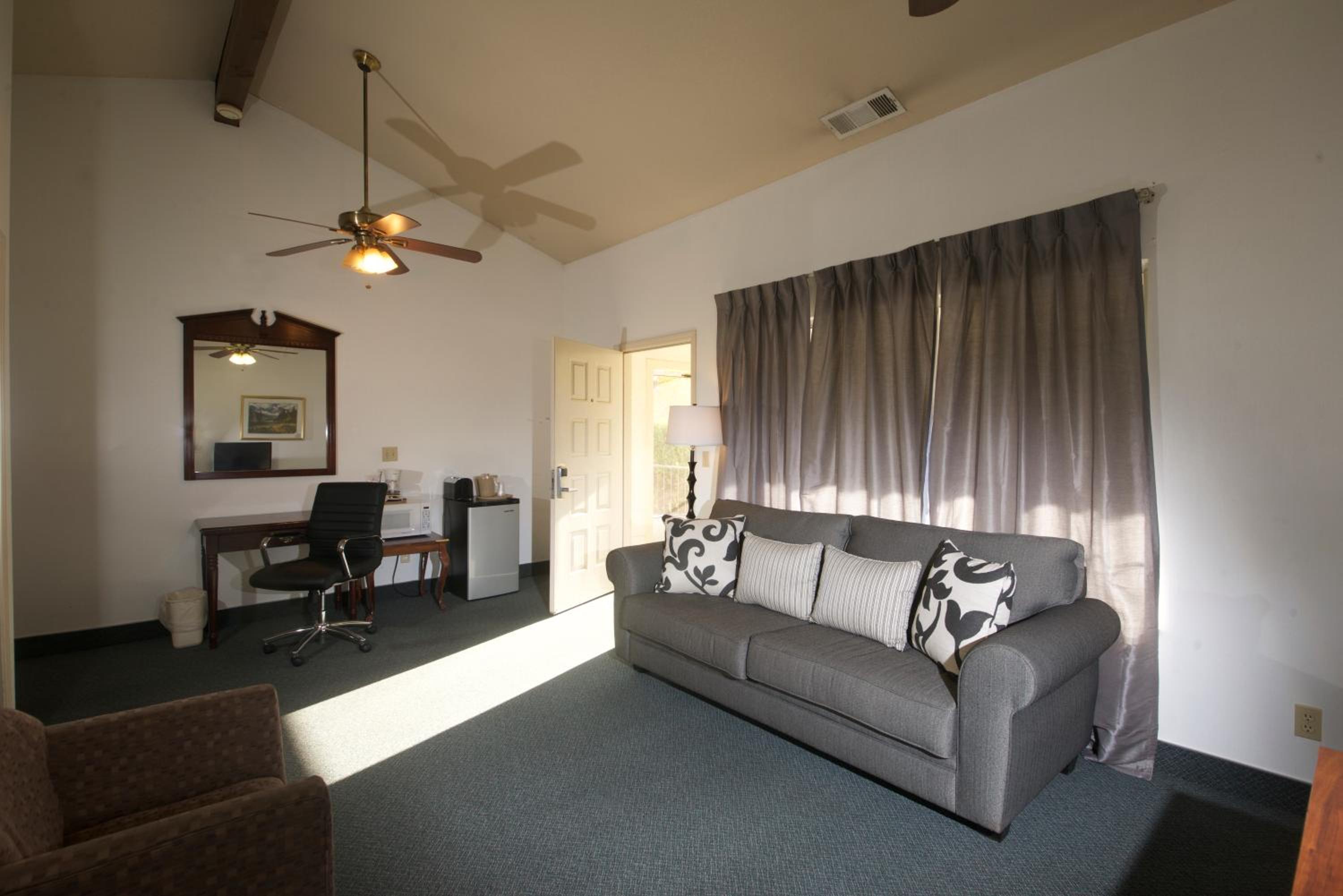 Family King Suite - Non-Smoking photo 1