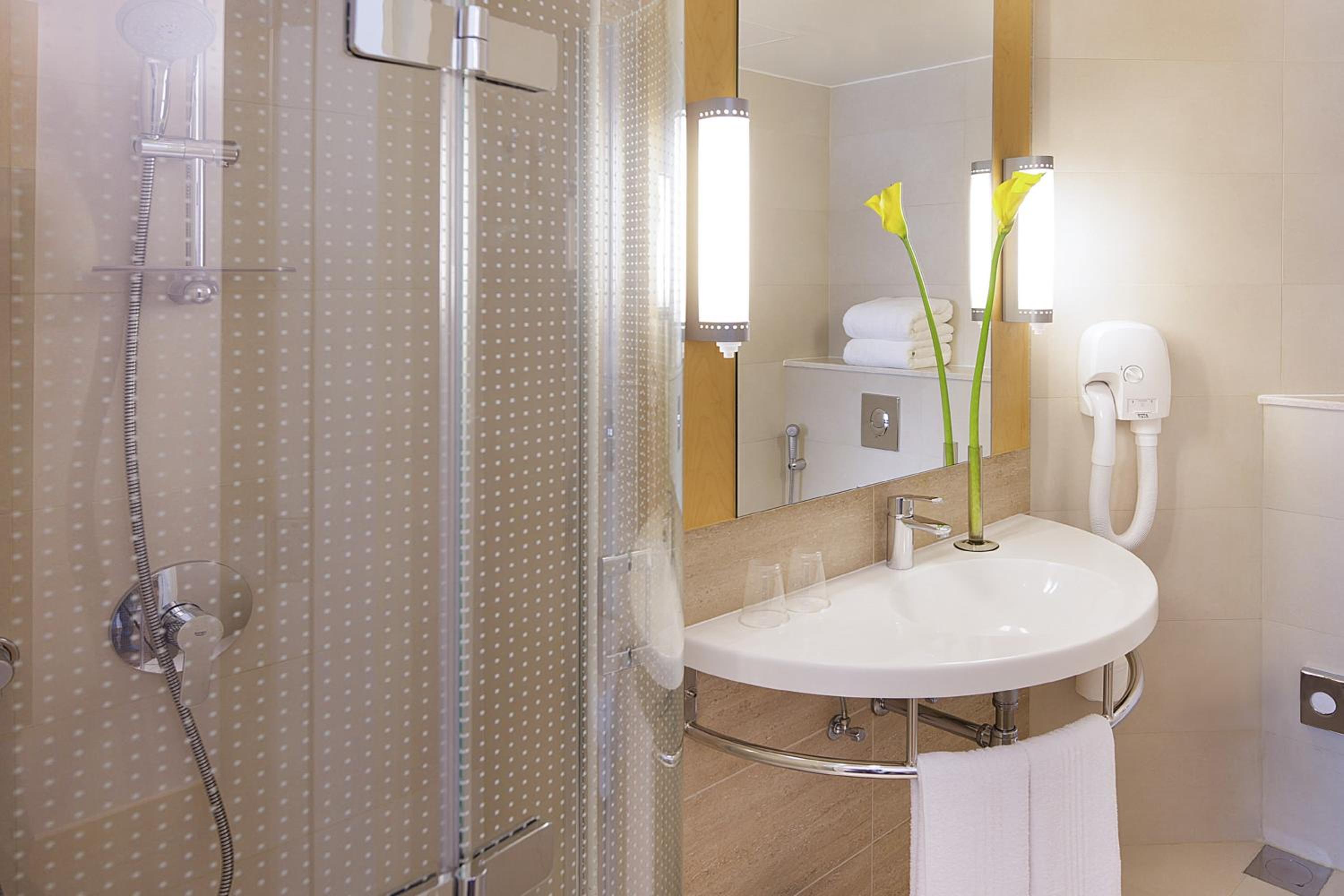 Premium Queen Room — photo 3