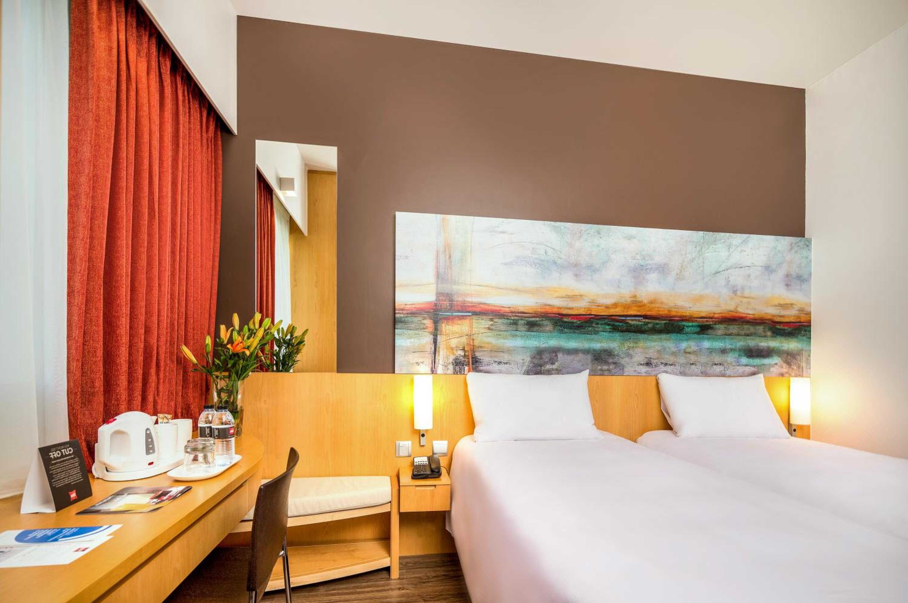 Premium Twin Room — photo 8