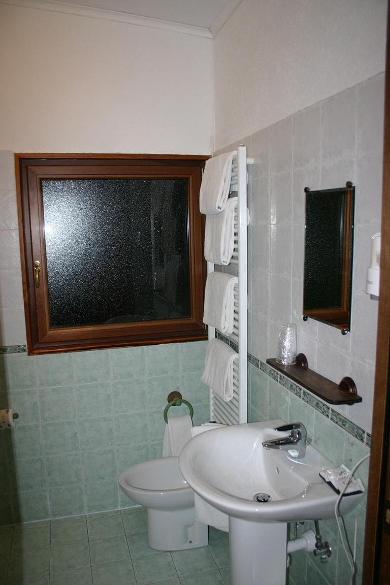 Quadruple Room with Private Bathroom photo 3