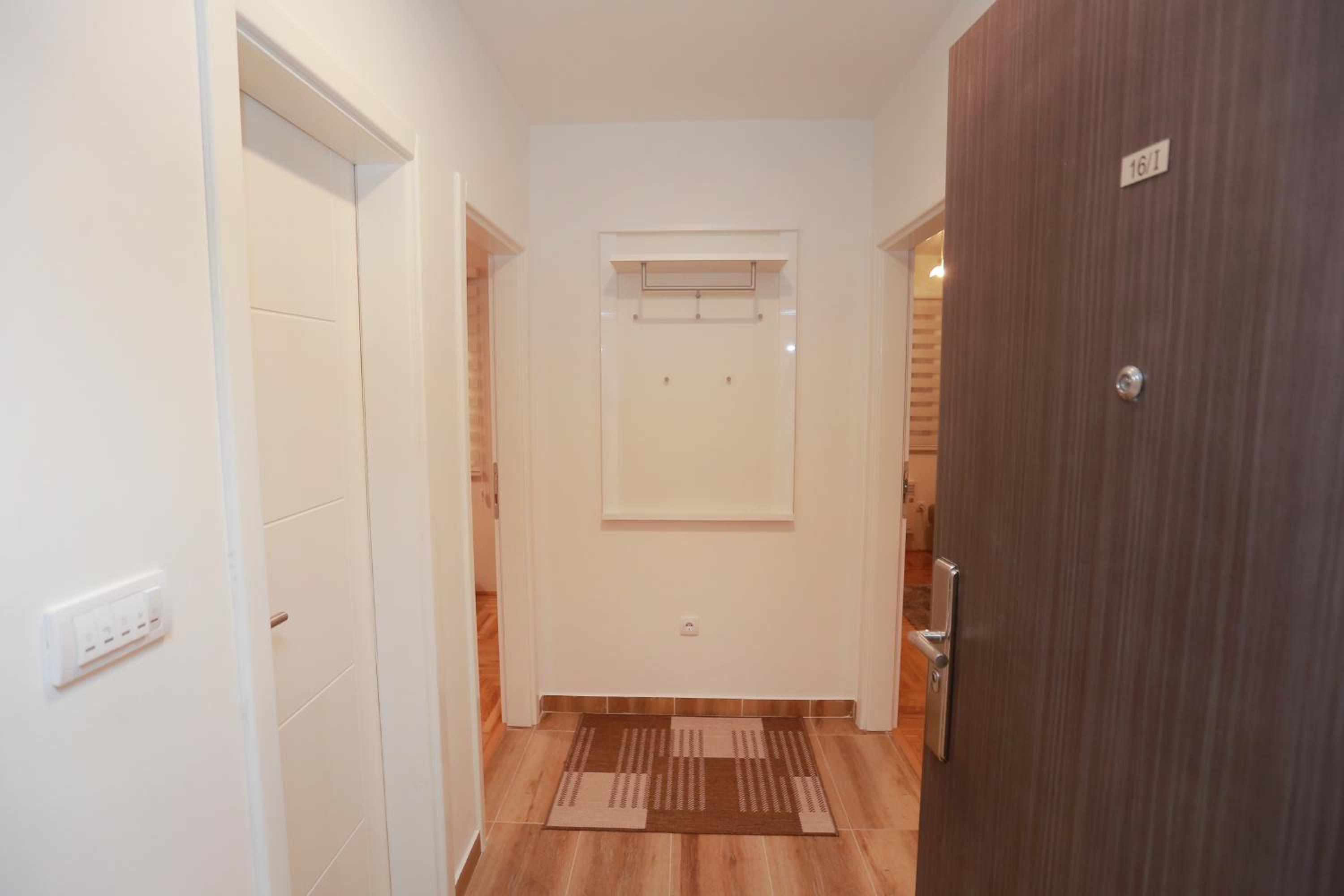 One-Bedroom Apartment photo 3
