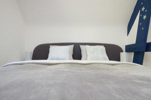 Deluxe Room (2 Adults + 1 Child)