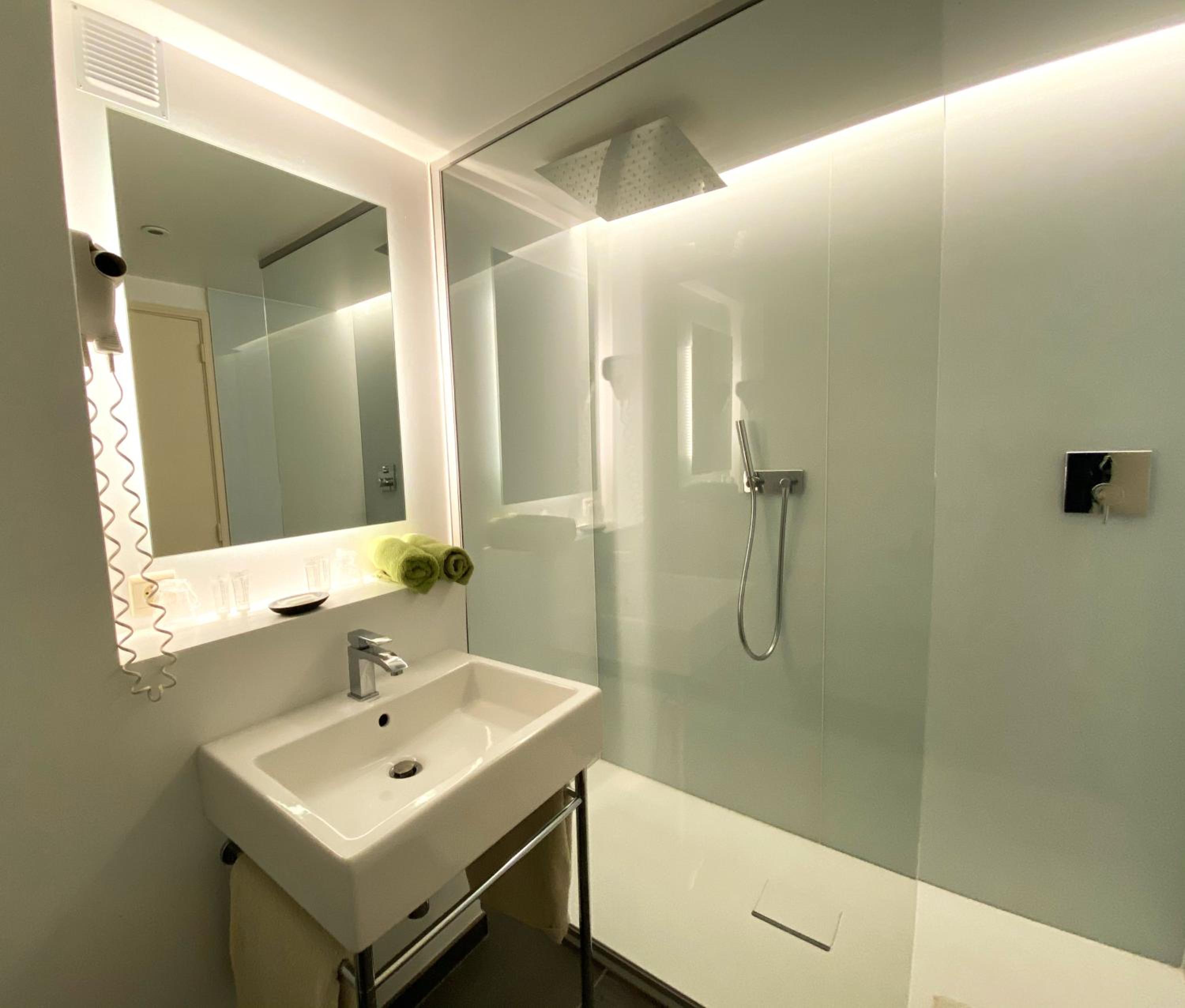 Double Room - Photo 12