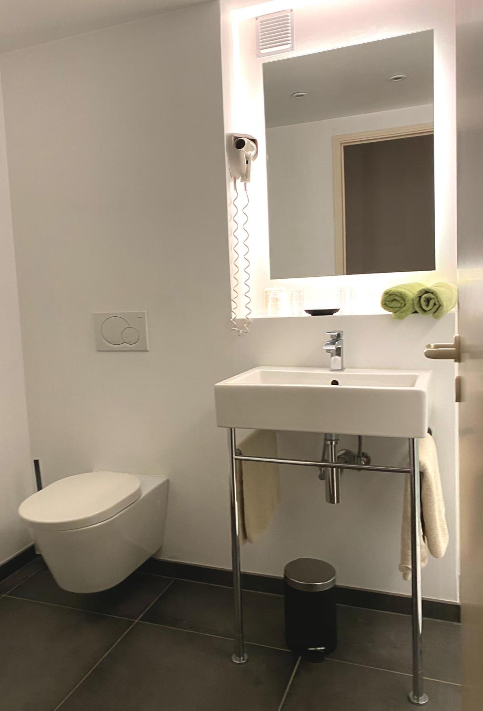 Double Room - Photo 16