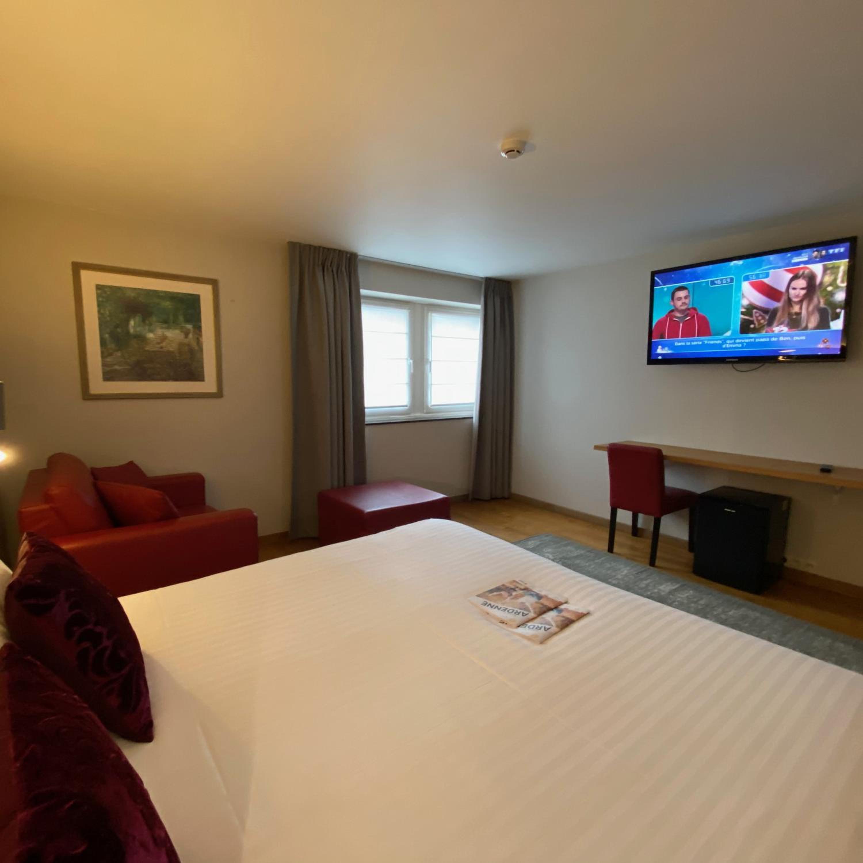 Deluxe Double Room - Photo 11