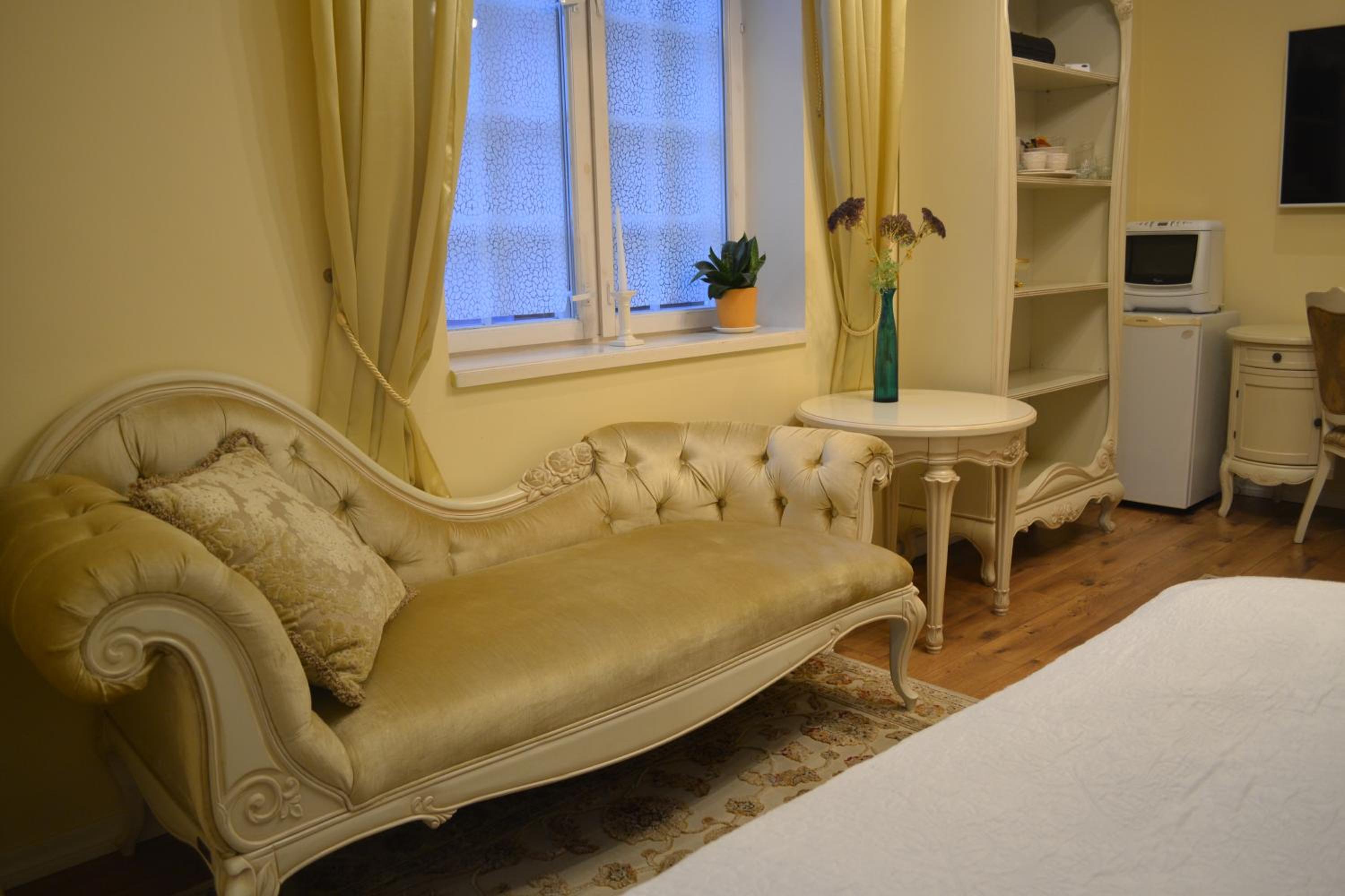 Double or Twin Room - Photo 6