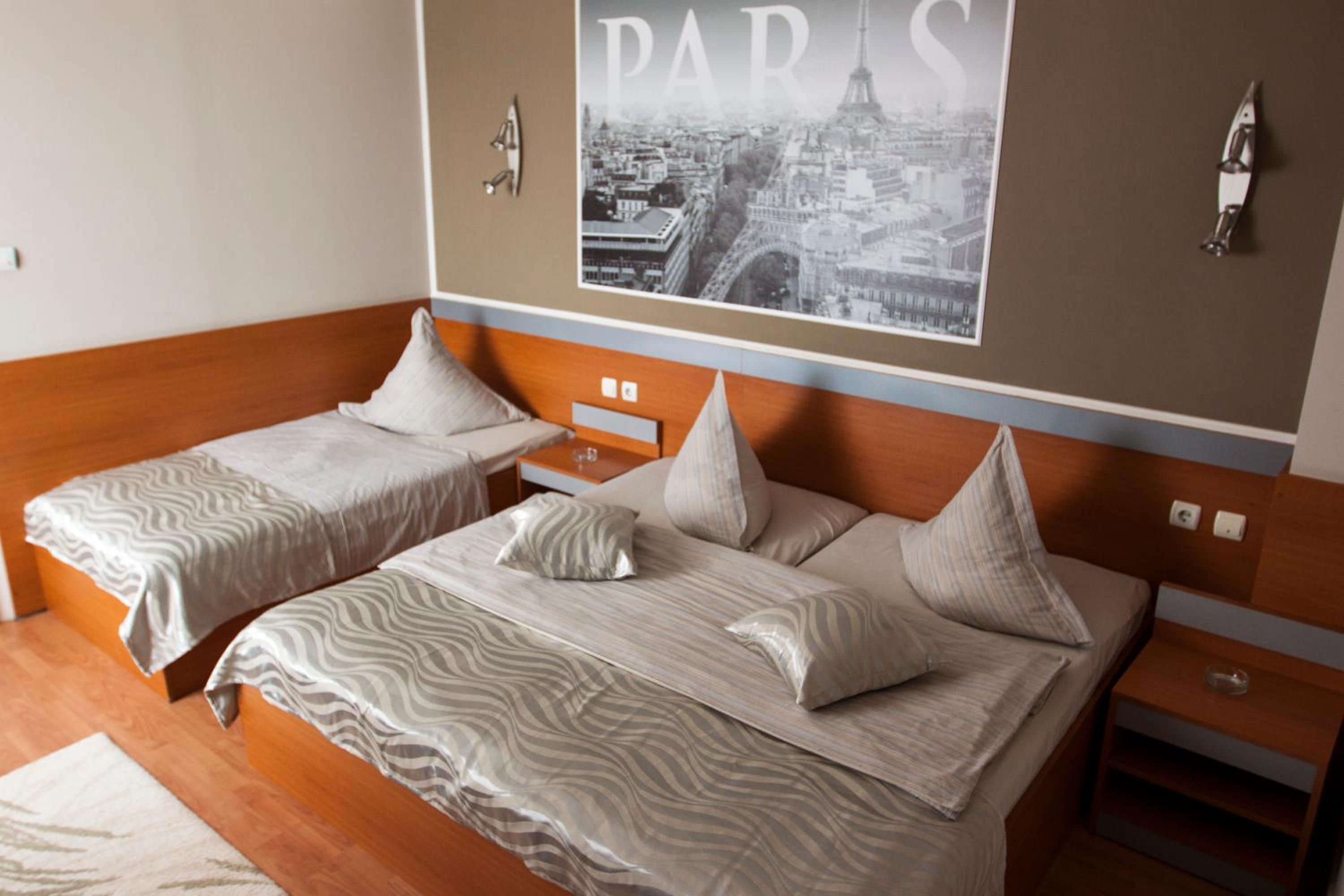 Basic Triple Room photo 3