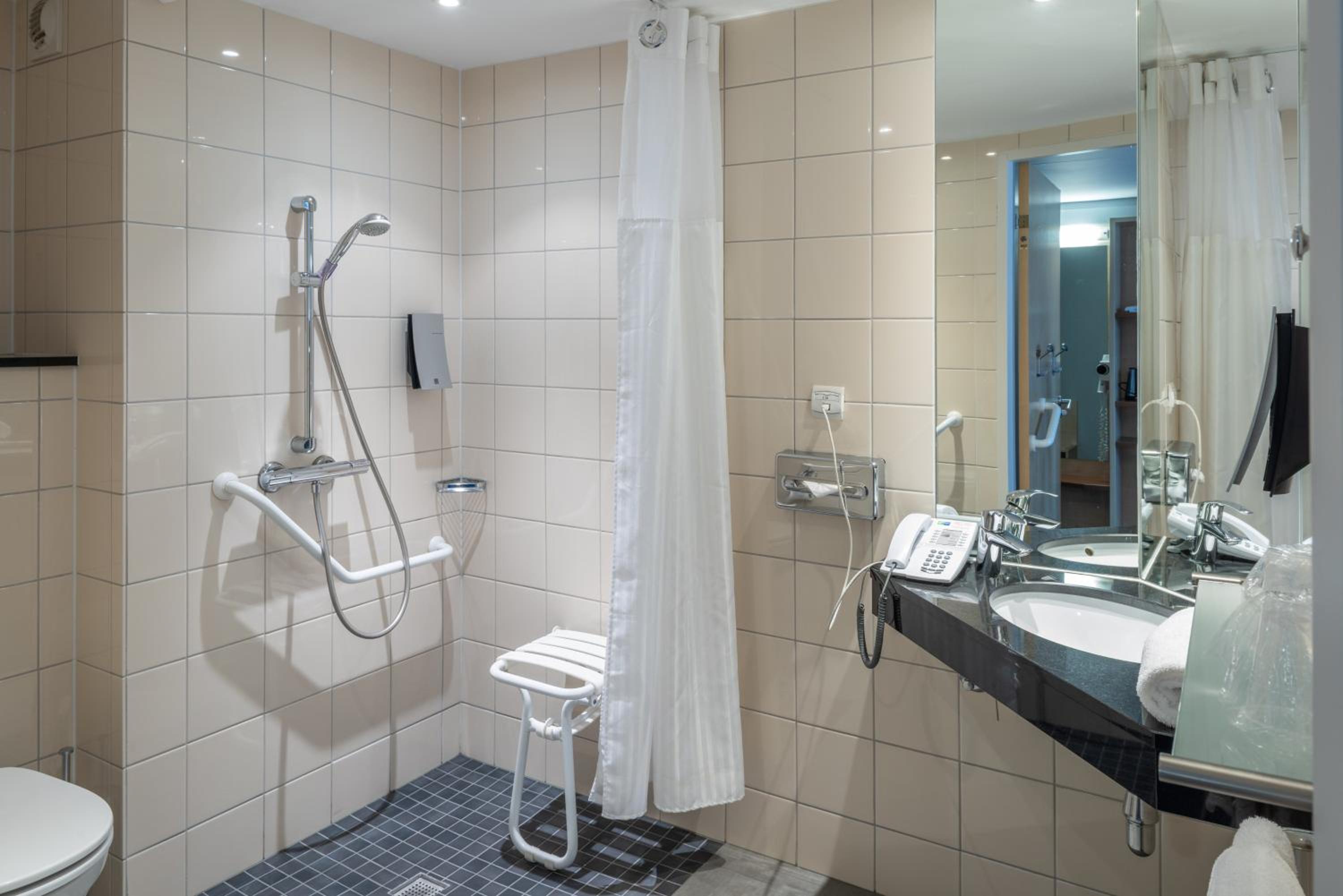 Standard Double Room with Free Breakfast - Accessible - Photo 4
