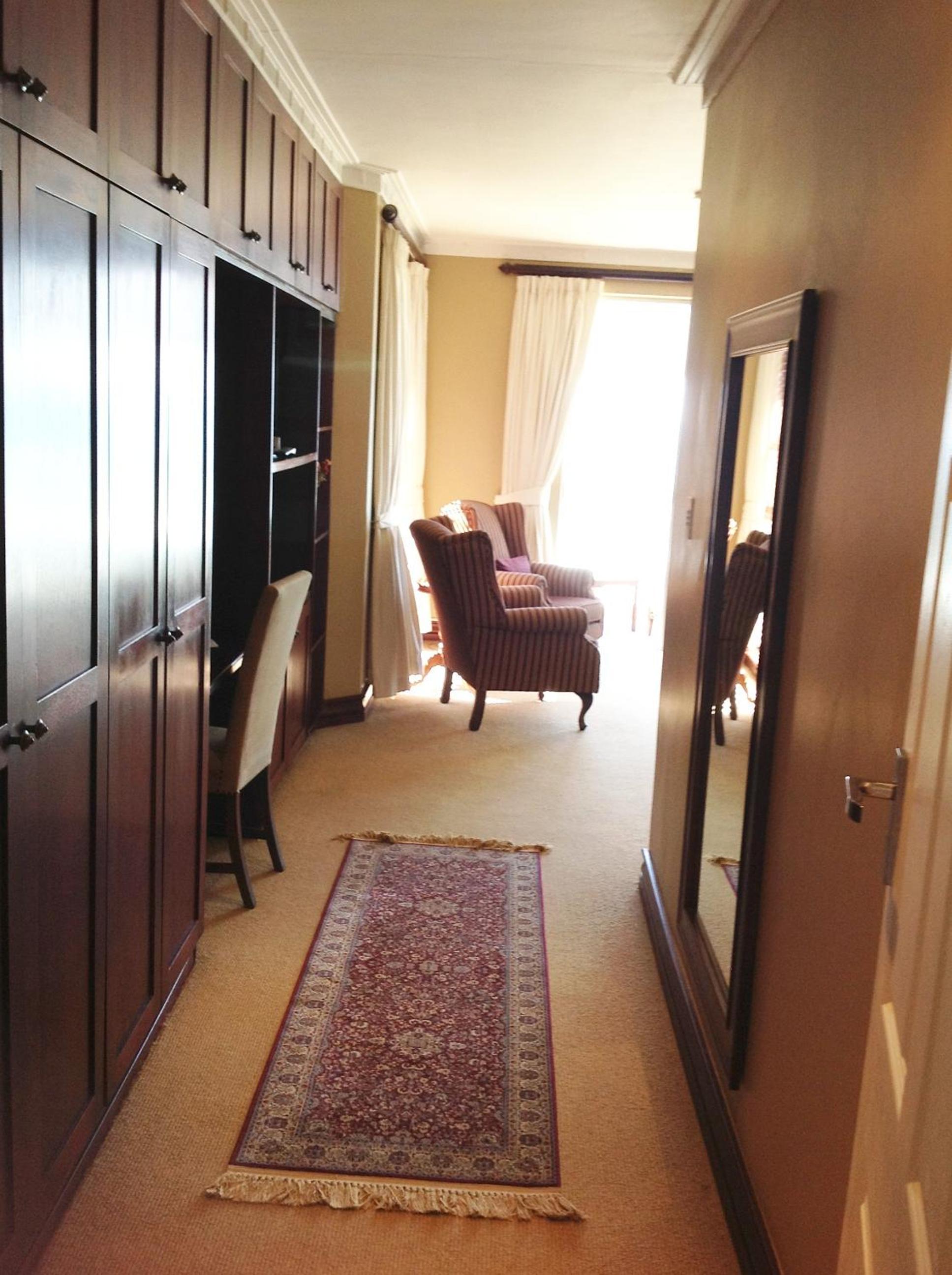 Luxury King Room - Photo 15