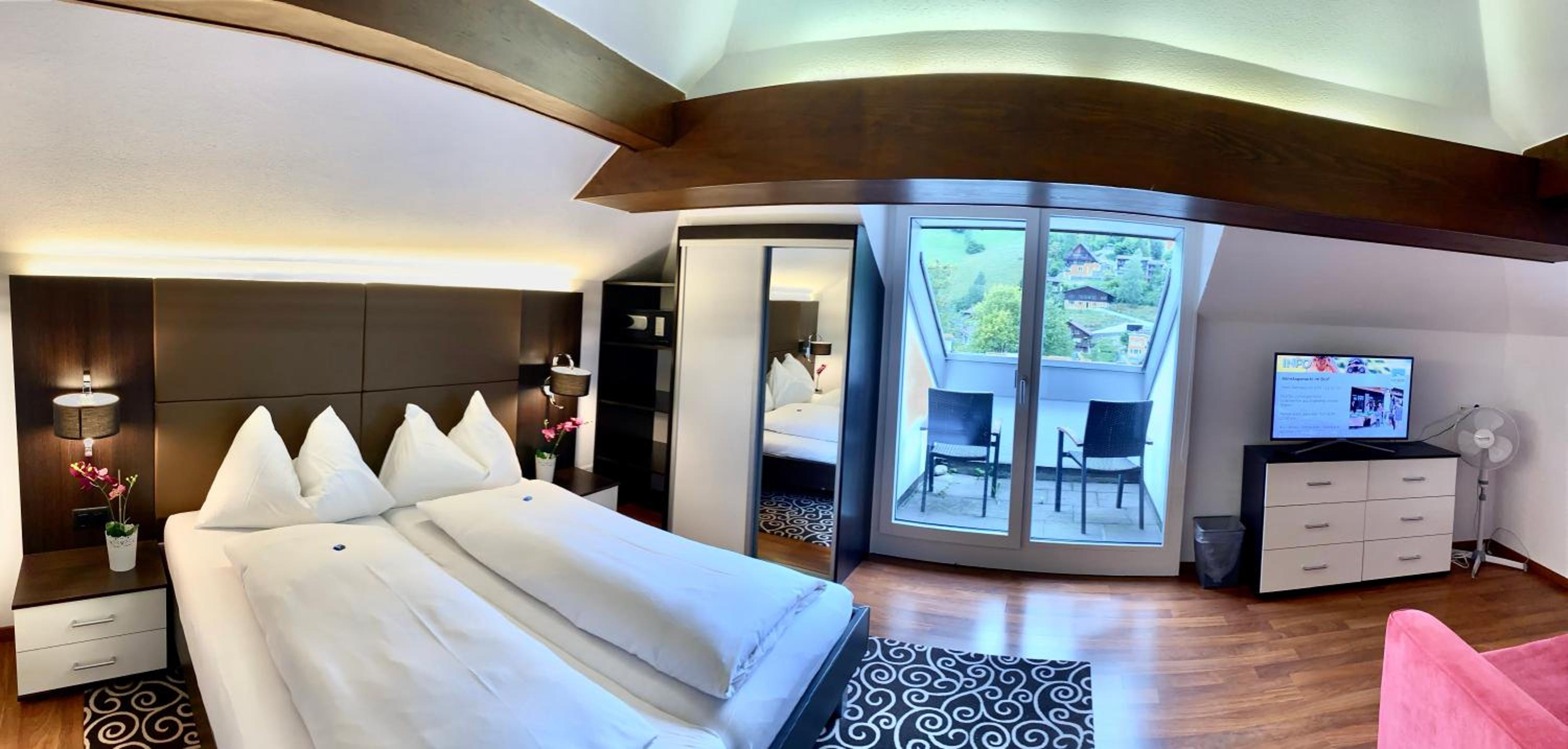 Deluxe Penthouse Suite with Panorama view - Photo 2