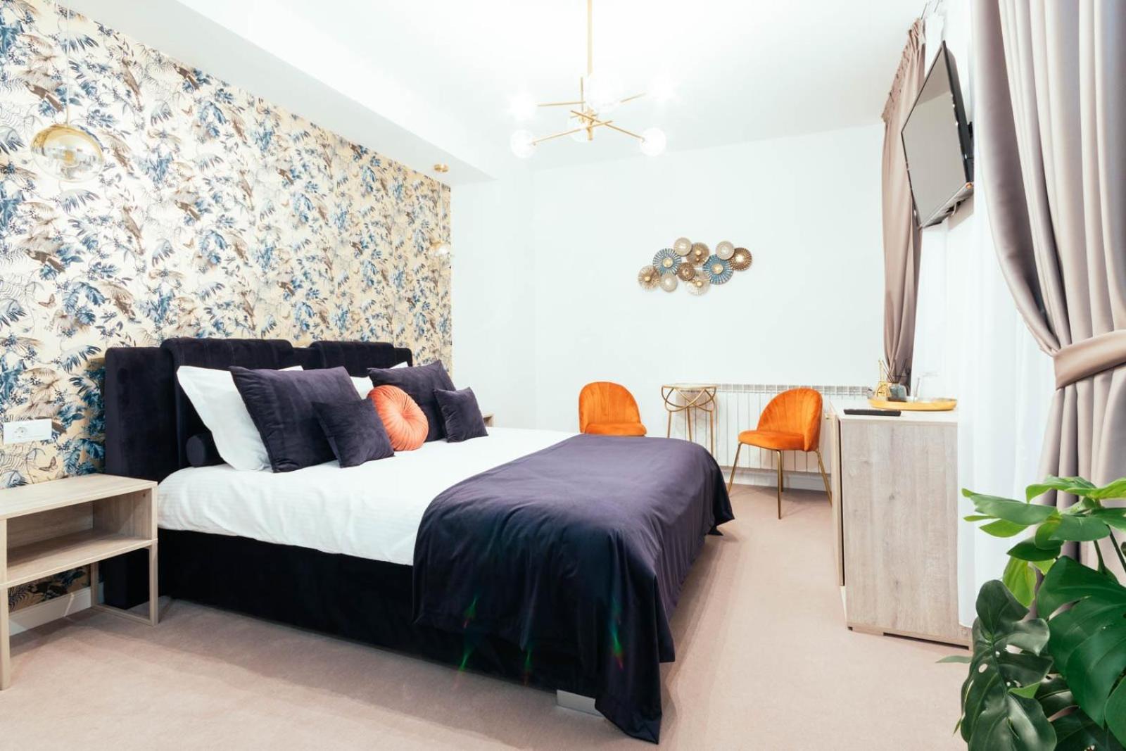 Deluxe Double Room (2 Adults + 1 Child) - Photo 3