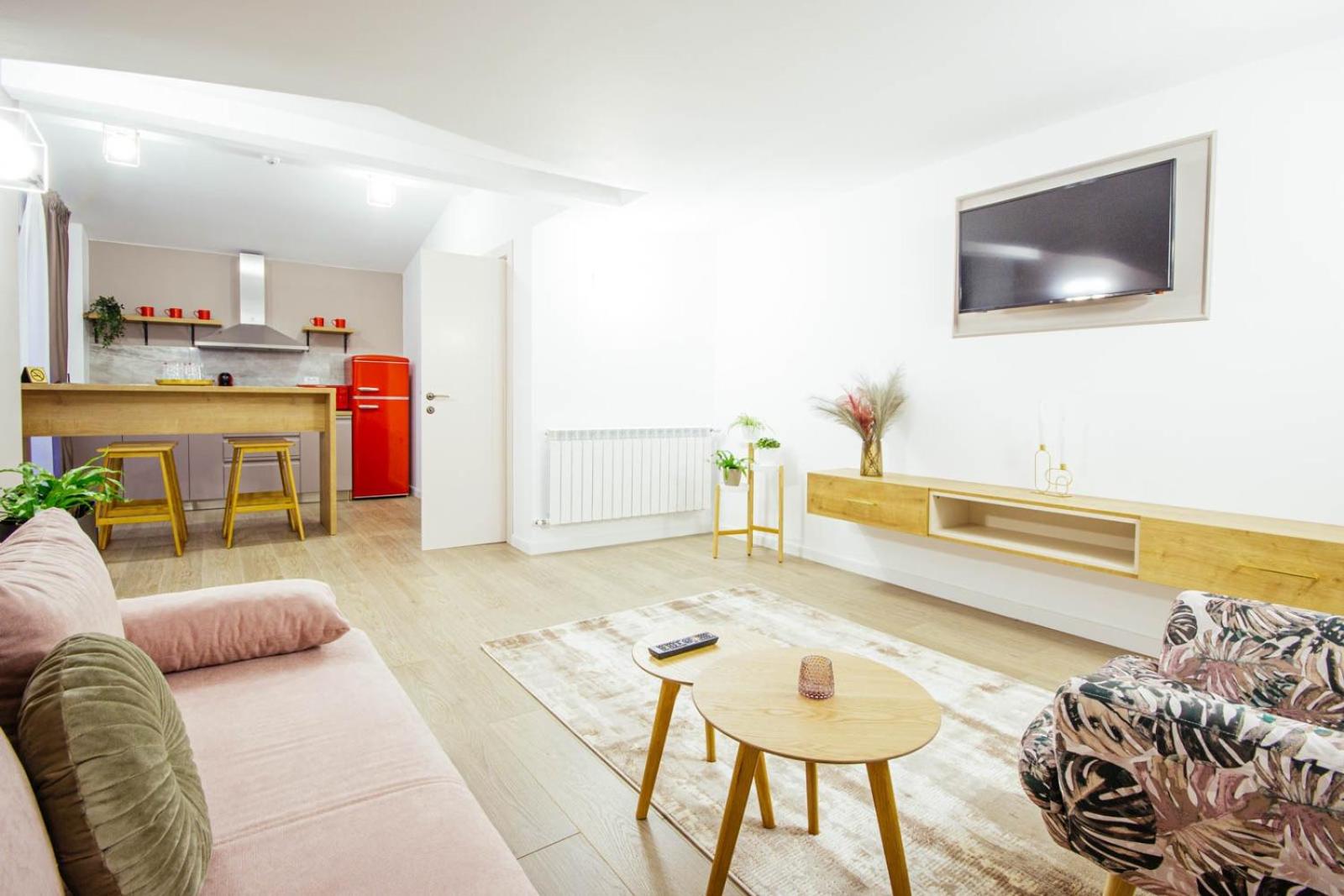 One-Bedroom Apartment - Photo 3