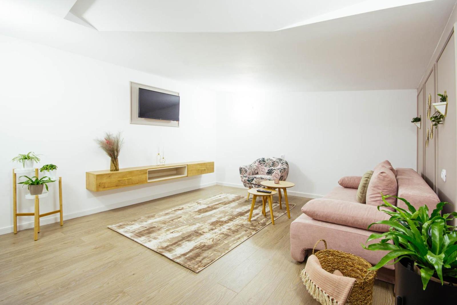 One-Bedroom Apartment - Photo 8