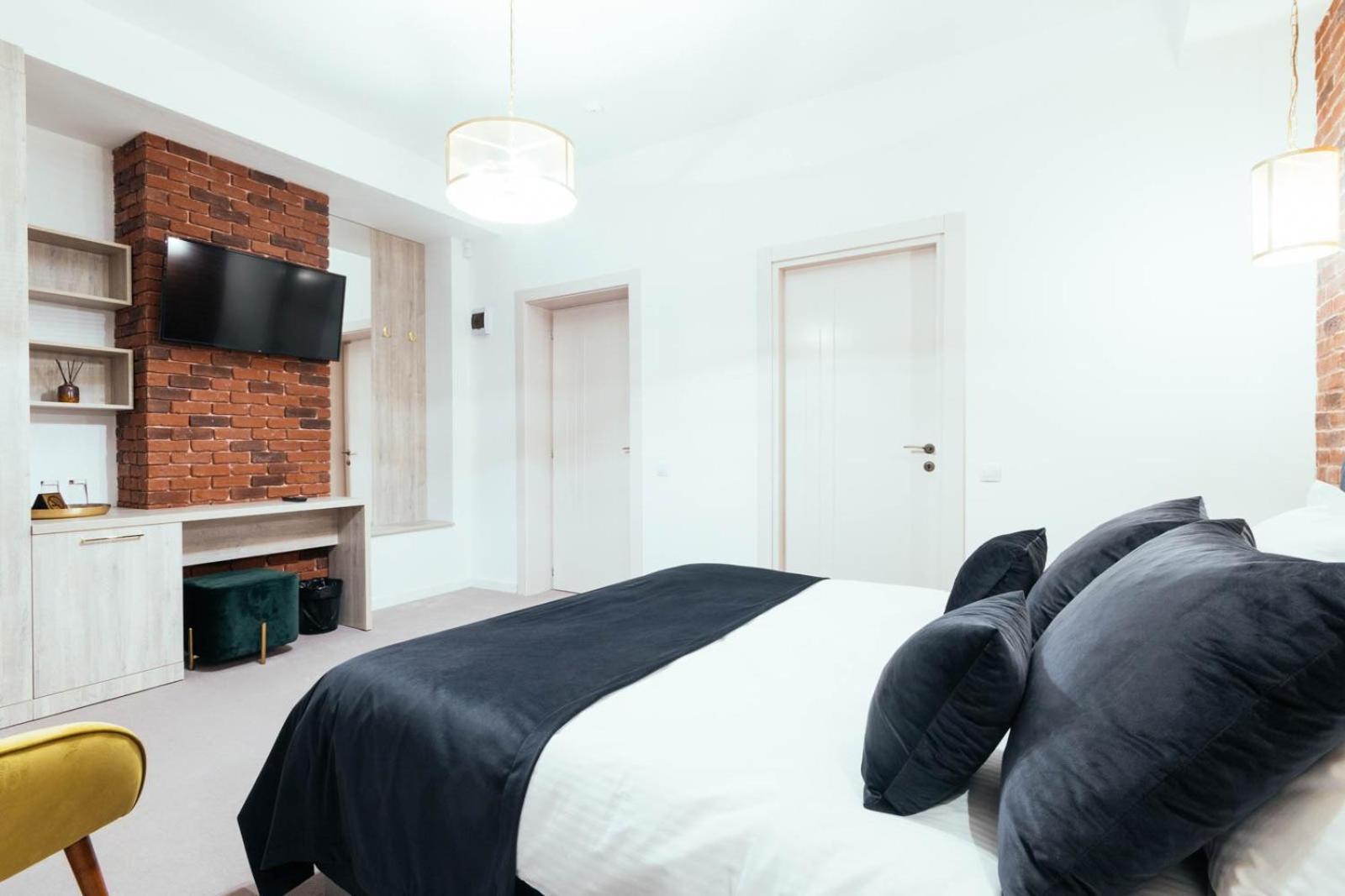 Deluxe Double Room (2 Adults + 1 Child)
