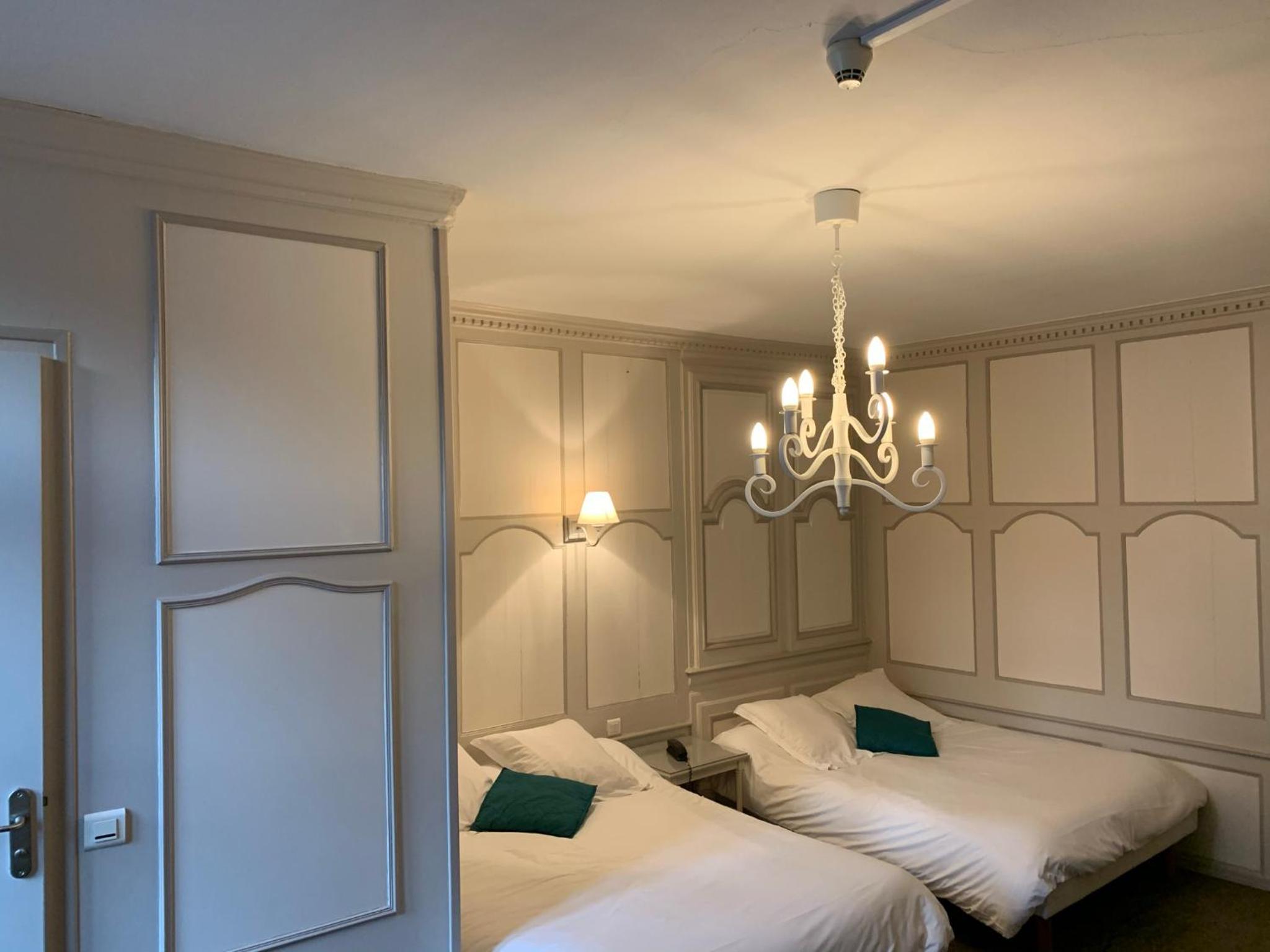 Family Room with Private Bathroom - Photo 9
