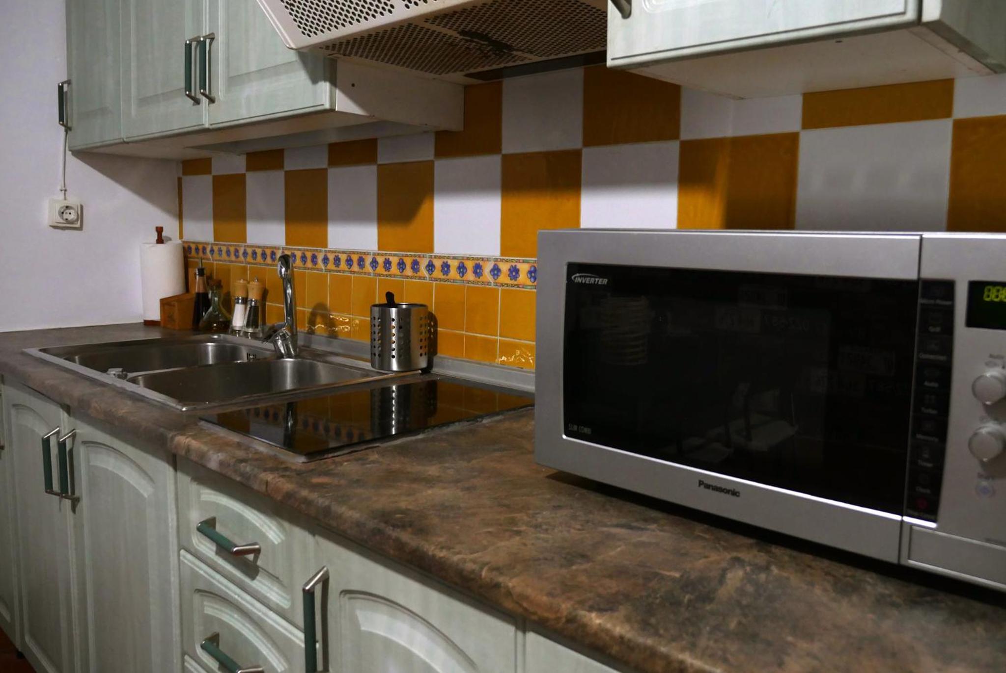 Two-Bedroom House - Photo 18