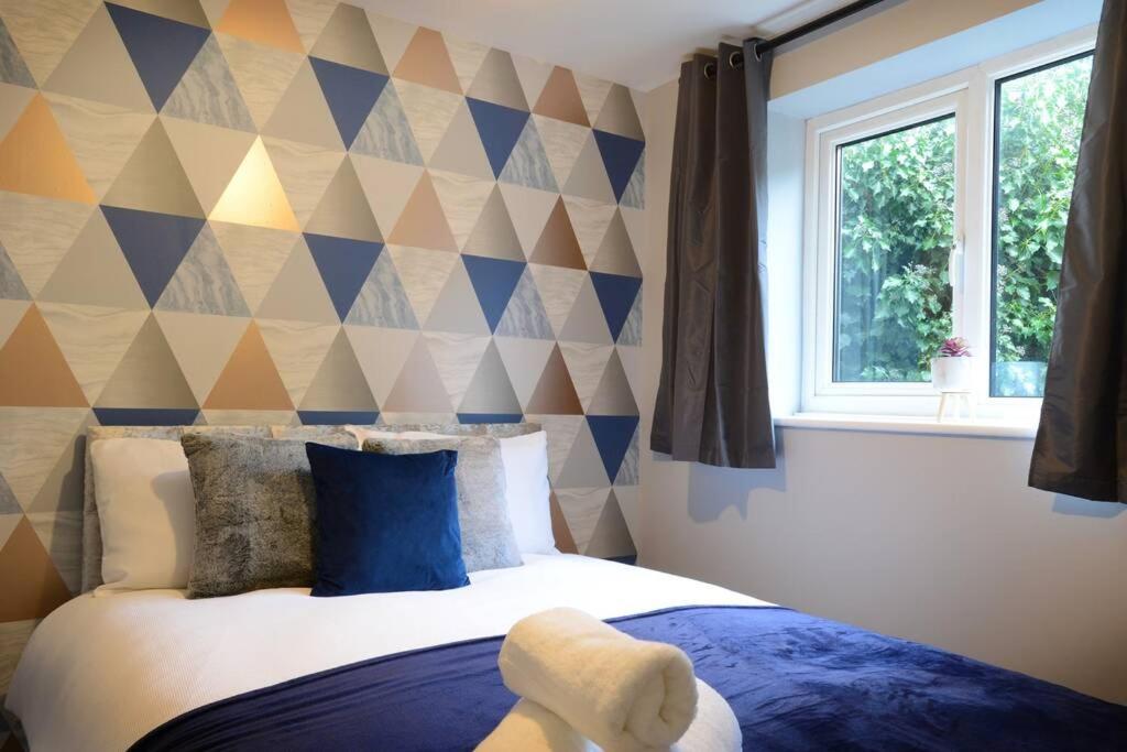 Six-Bedroom House photo 1