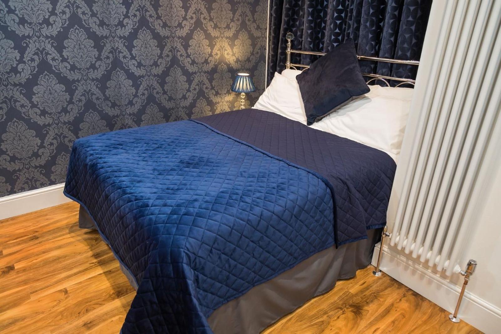 Luxury Double Room With Jacuzzi Bath - Photo 2