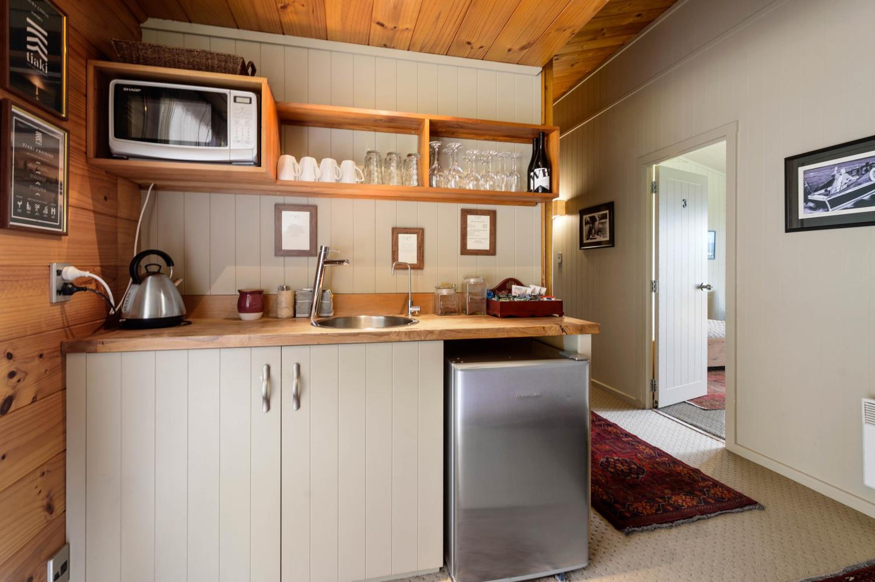 Suite with Lake View thumbnail 5