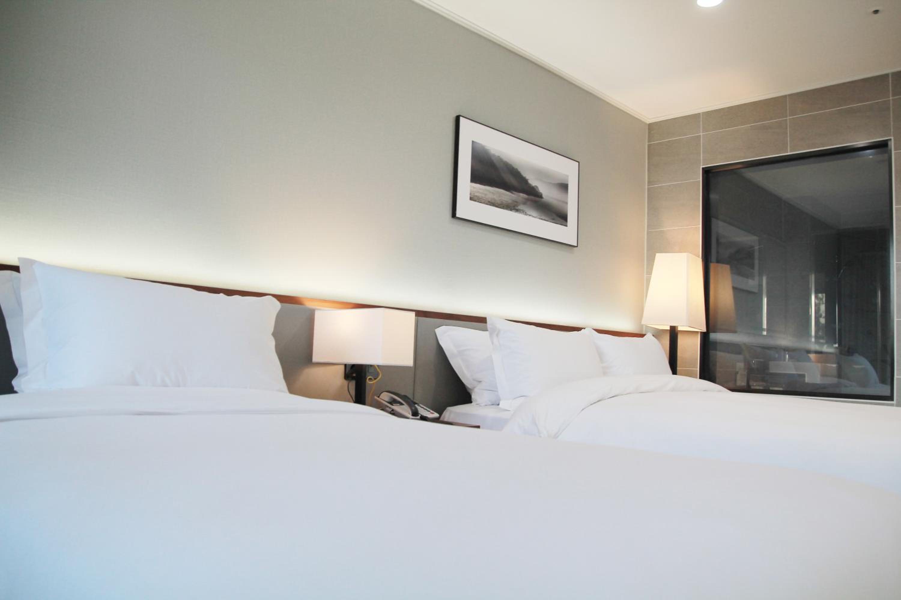 Standard Twin Room - Photo 1