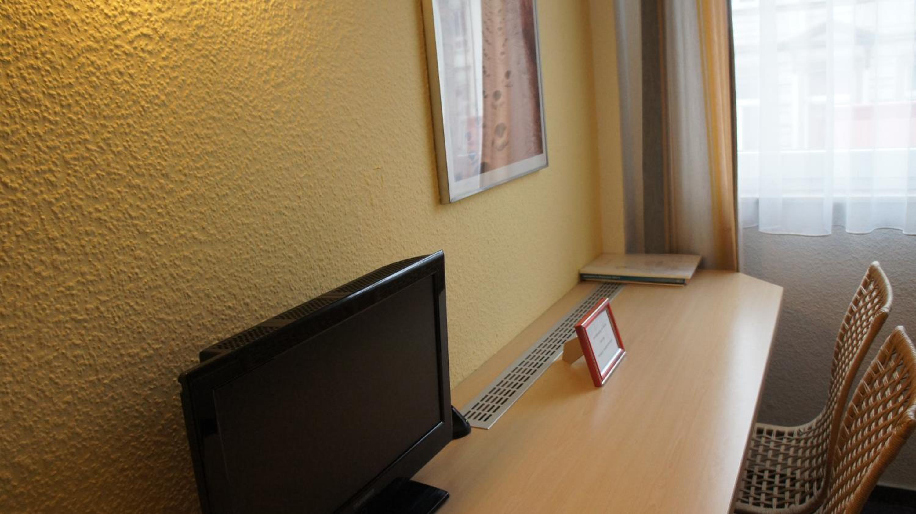 Twin Room - Photo 3