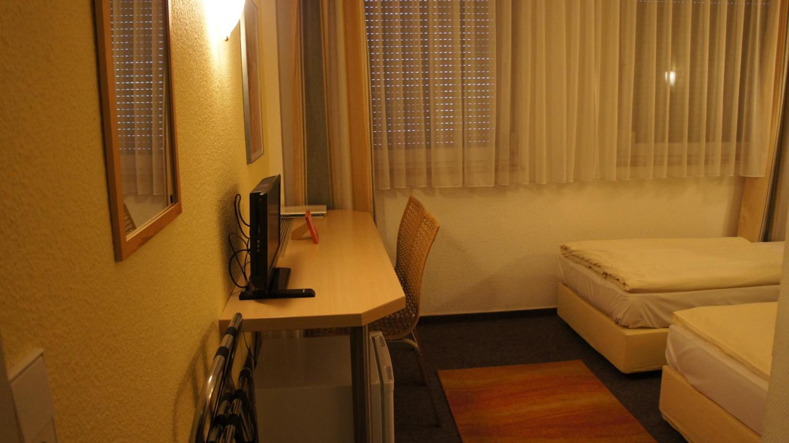 Twin Room - Photo 1