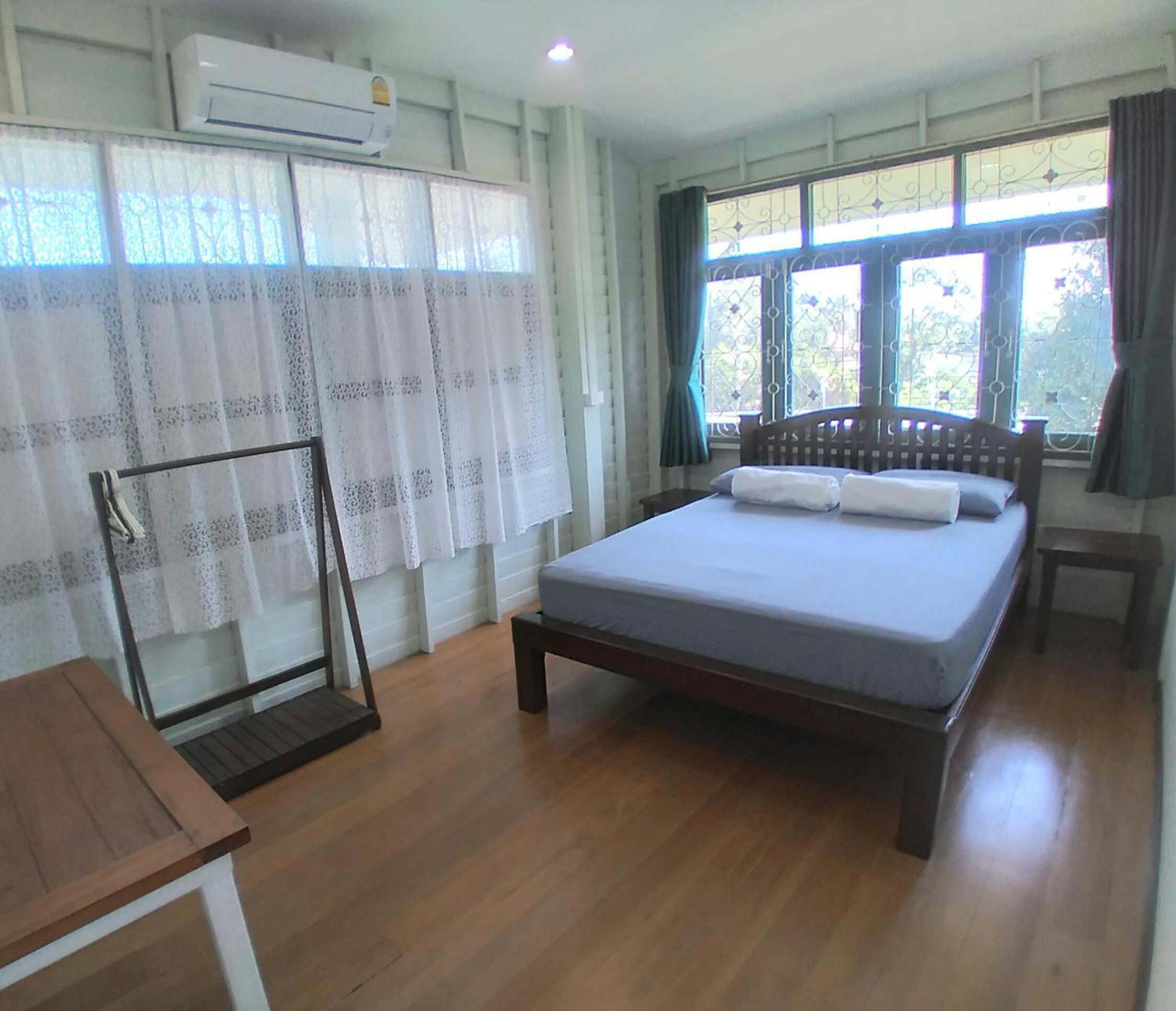 Two-Bedroom House - Photo 1