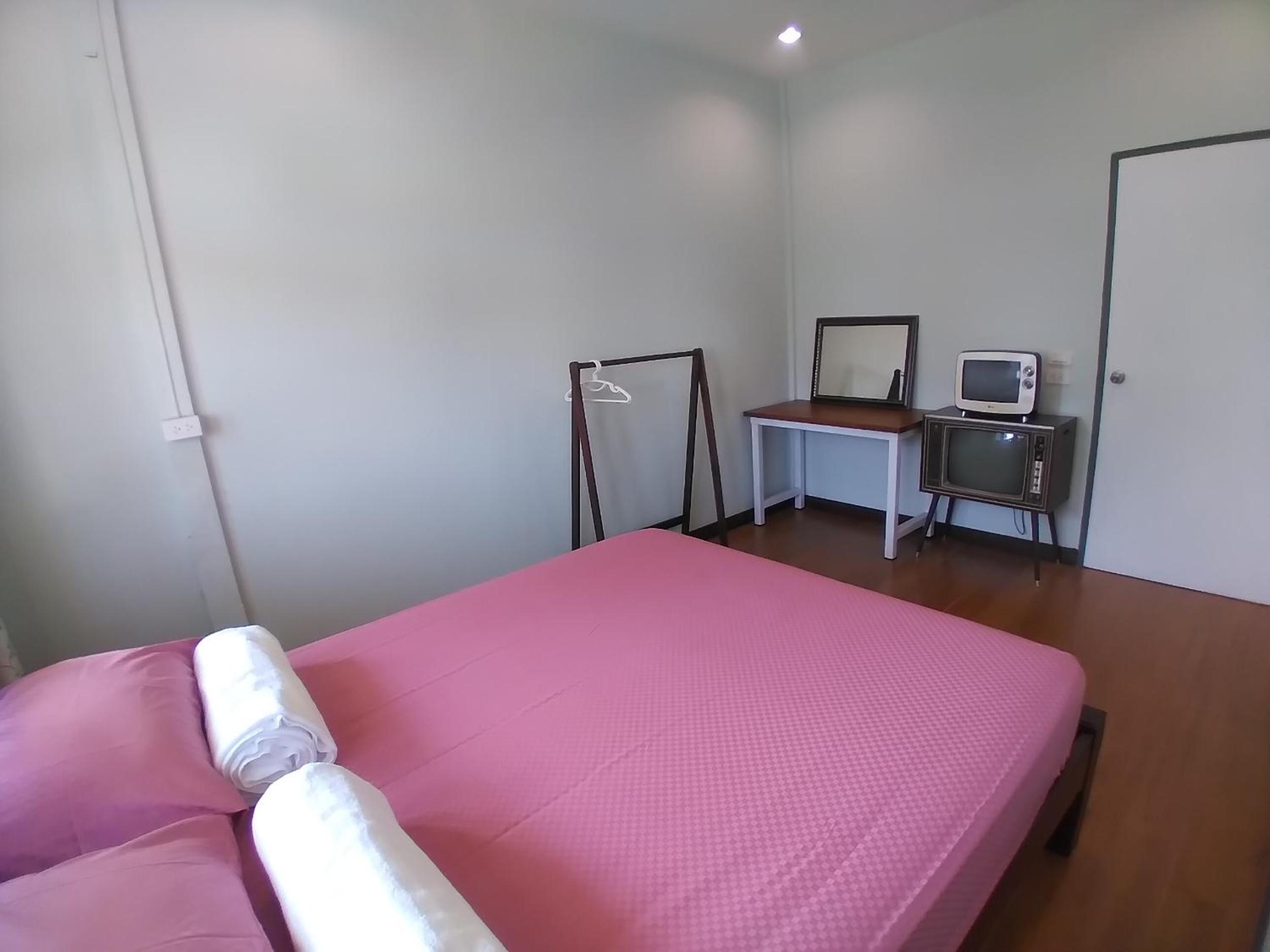Two-Bedroom House - Photo 6