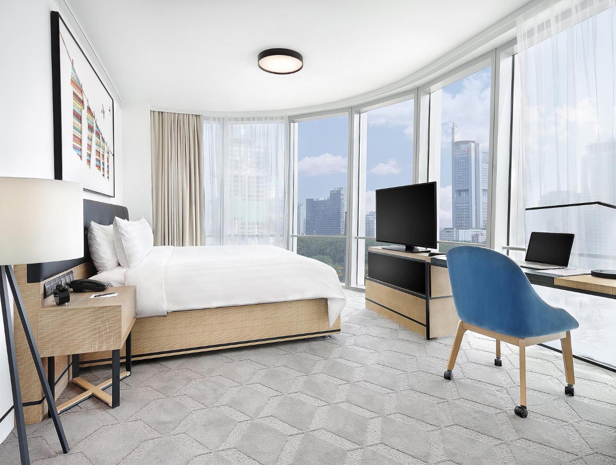 Jen 75 Skyline inclusive breakfast+dinner+1-time use of Mini-bar+Welcome fruit+Happy Hour from 5:30pm to 9:00pm