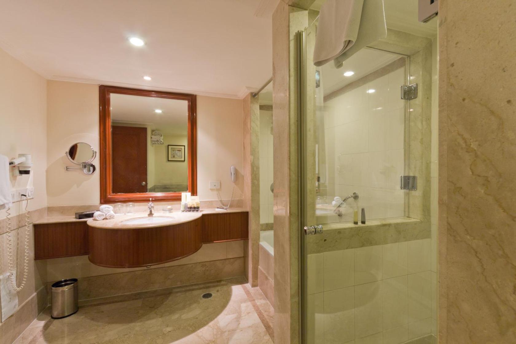 Deluxe Suite - Photo 6